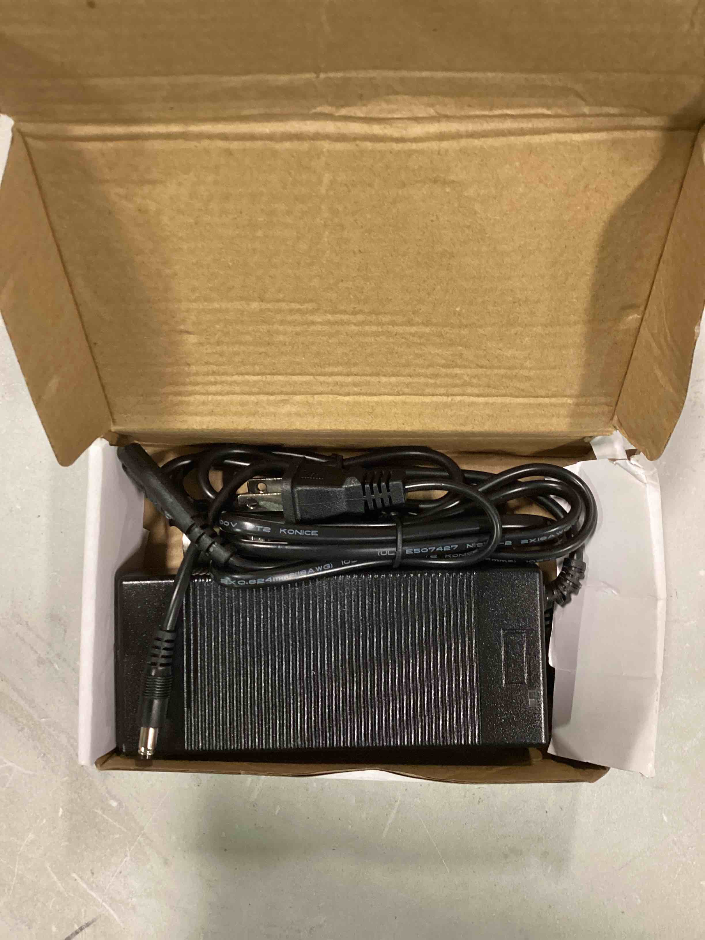 https://s3.amazonaws.com/lotting-images-prod/bidfta/ORG5707663_1715976440621.jpeg