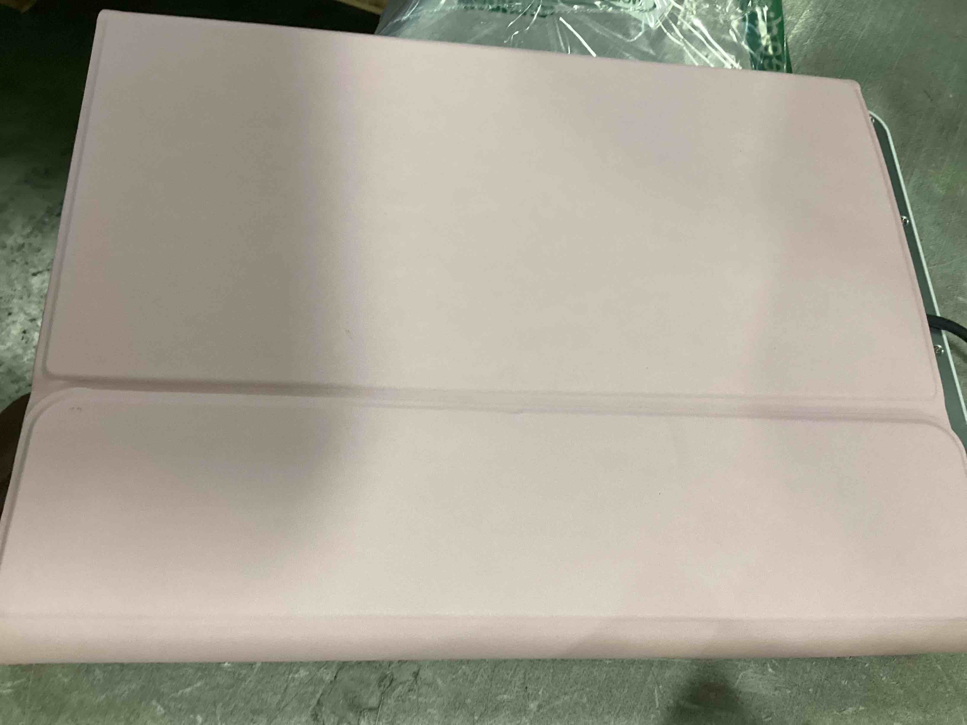 https://s3.amazonaws.com/lotting-images-prod/bidfta/ORG5710540_1715103946396.jpeg