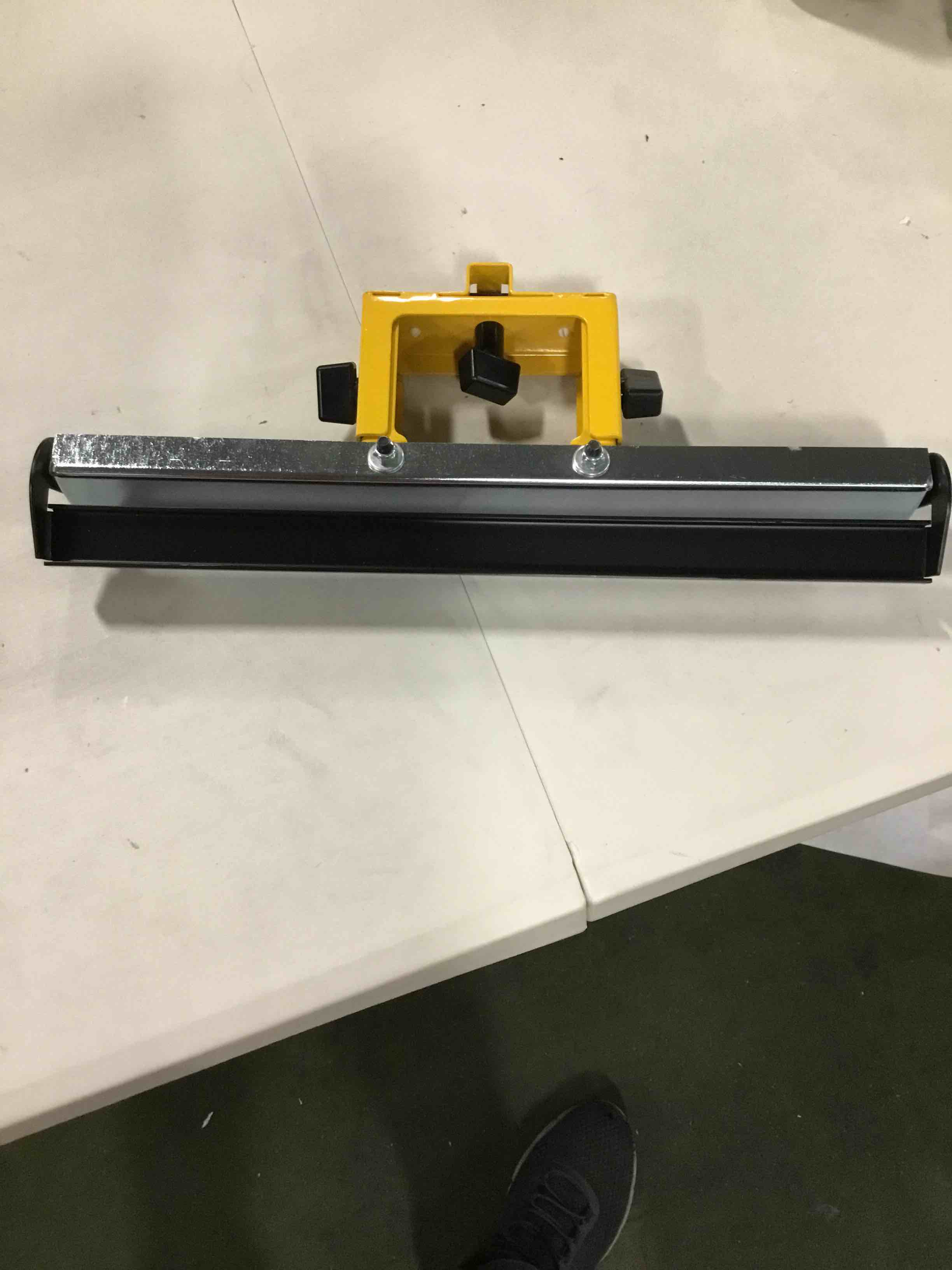 https://s3.amazonaws.com/lotting-images-prod/bidfta/ORG5711005_1715089806483.jpeg