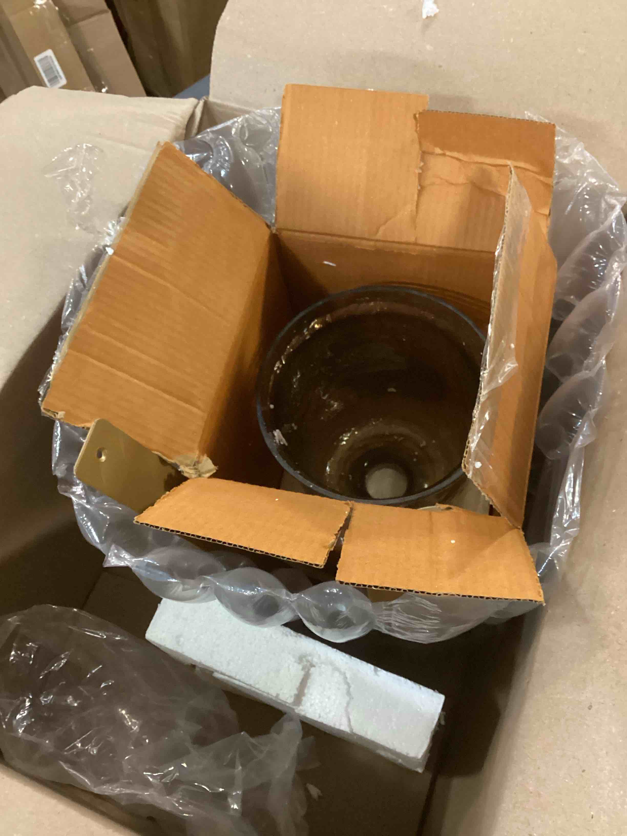 https://s3.amazonaws.com/lotting-images-prod/bidfta/ORG5716040_1715104616311.jpeg