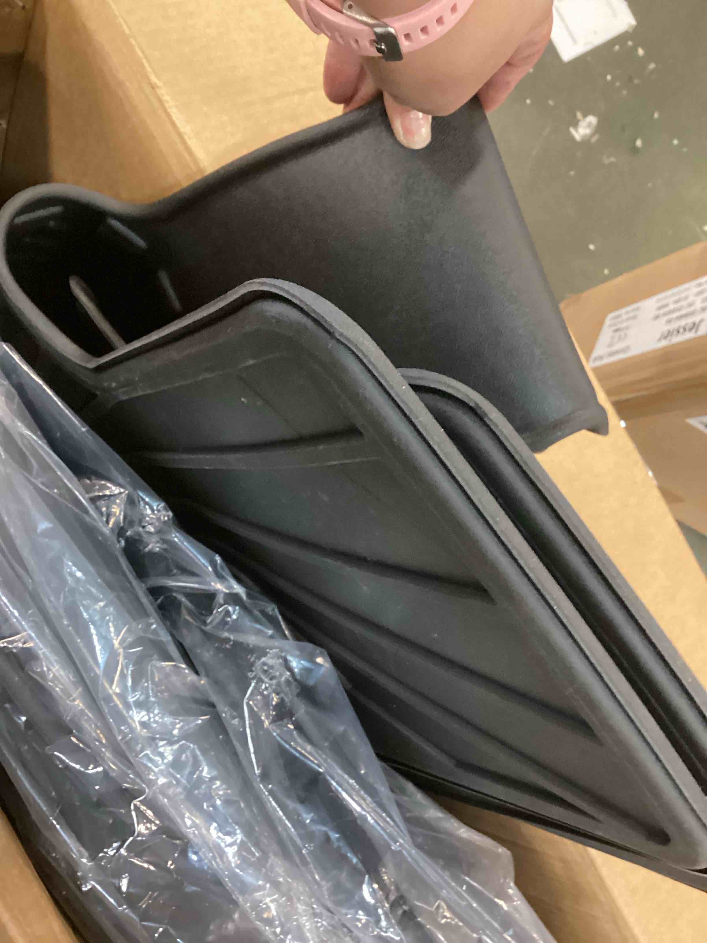 https://s3.amazonaws.com/lotting-images-prod/bidfta/ORG5718024_1715371256542.jpeg