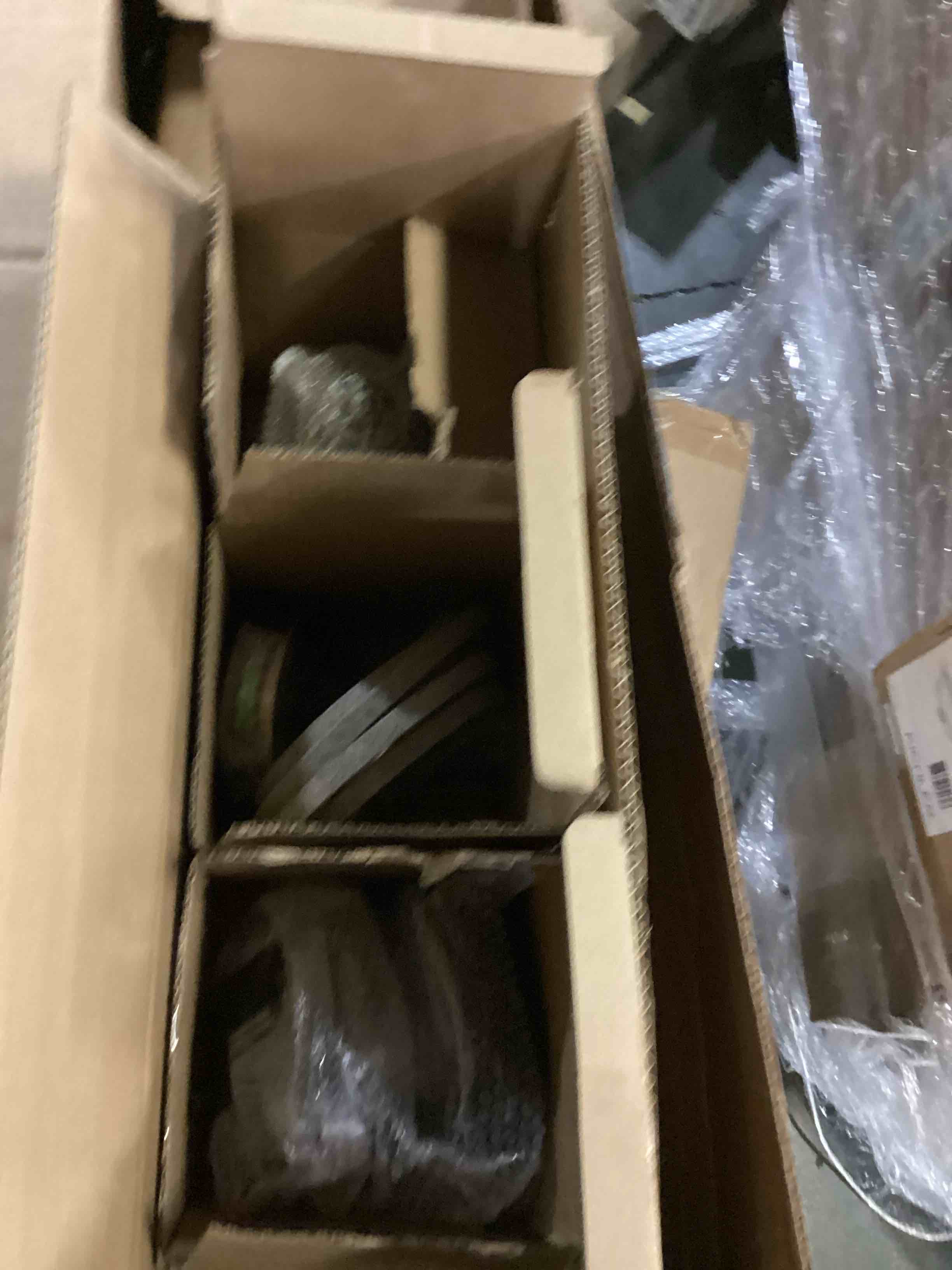 https://s3.amazonaws.com/lotting-images-prod/bidfta/ORG5738025_1715692665822.jpeg
