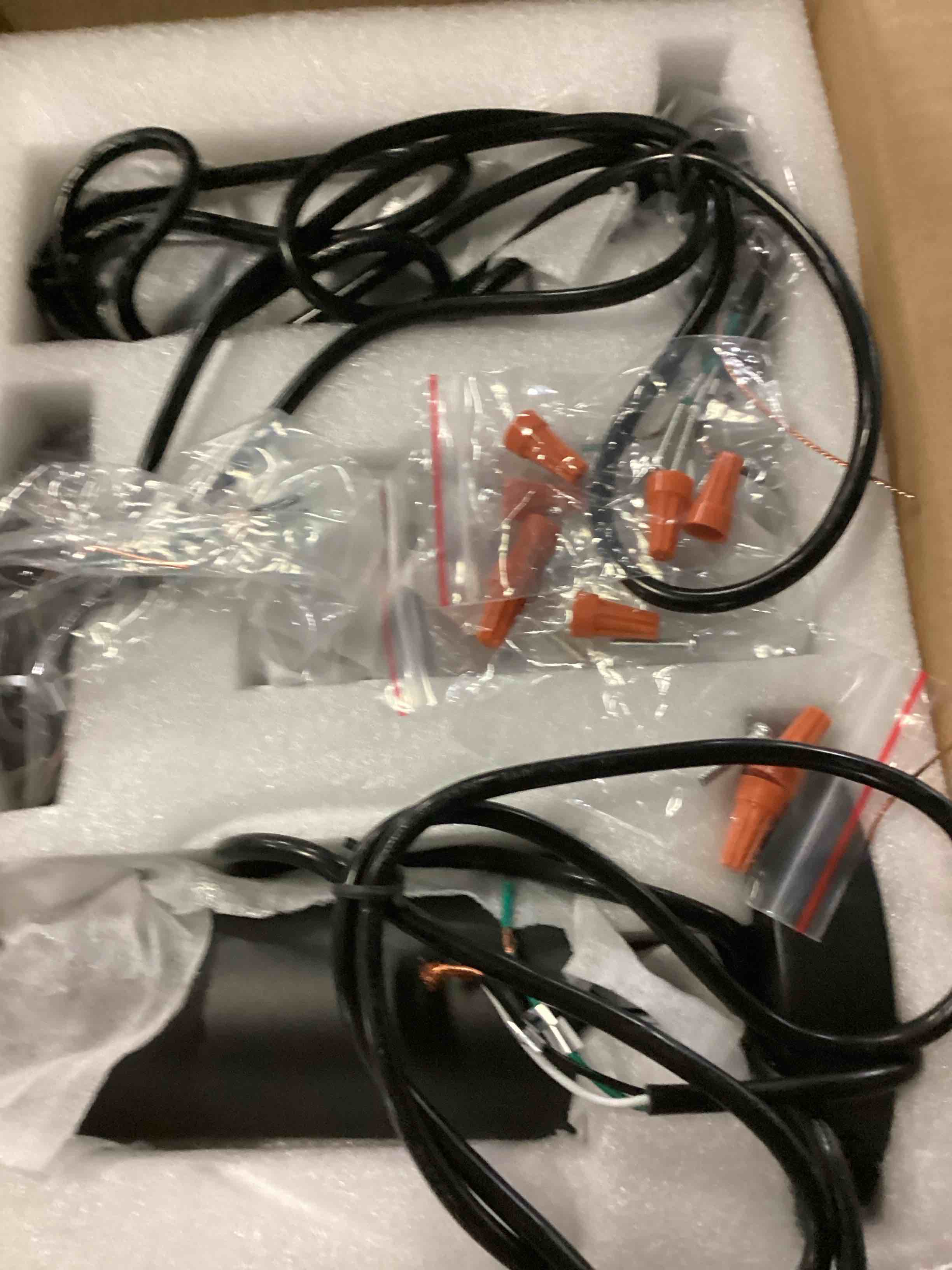 https://s3.amazonaws.com/lotting-images-prod/bidfta/ORG5738082_1715701900651.jpeg