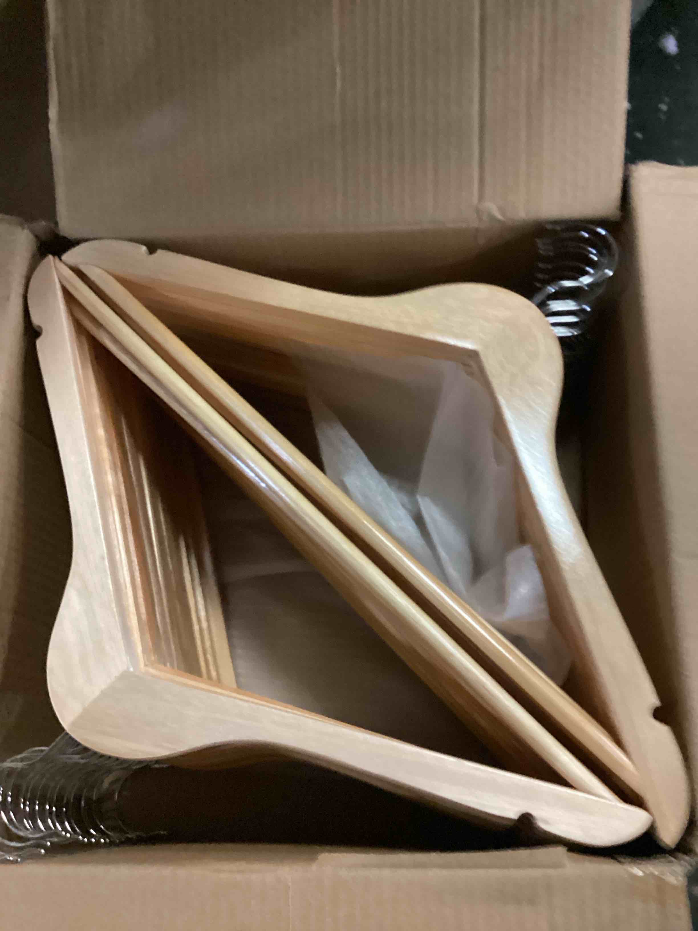 https://s3.amazonaws.com/lotting-images-prod/bidfta/ORG5738550_1716043442667.jpeg