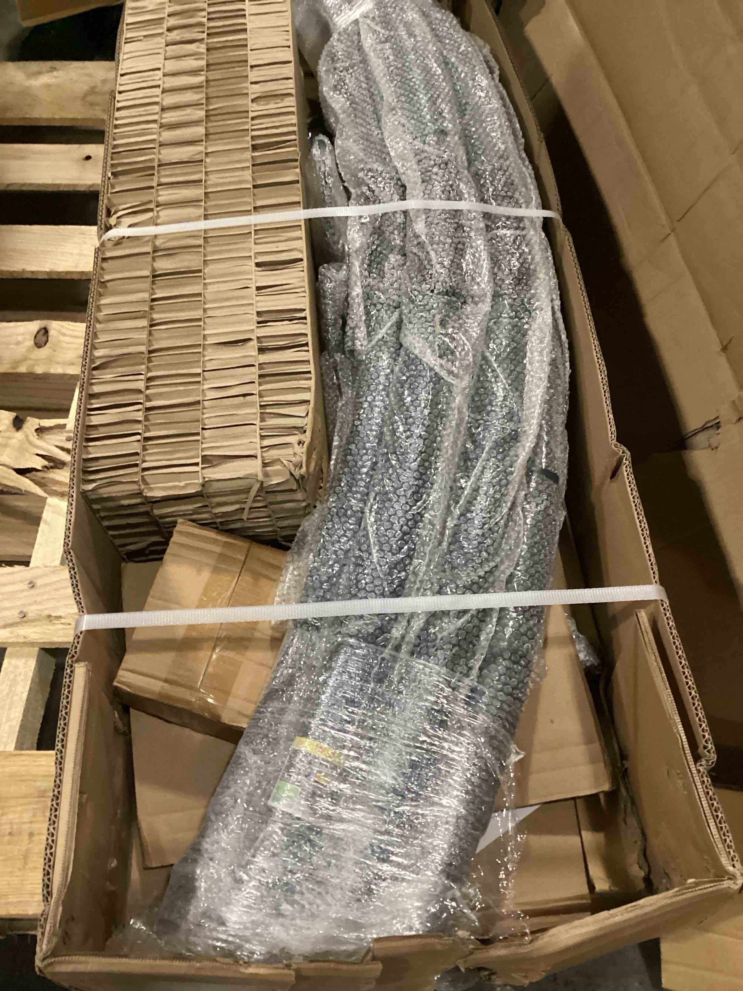 https://s3.amazonaws.com/lotting-images-prod/bidfta/ORG5739631_1716471078115.jpeg