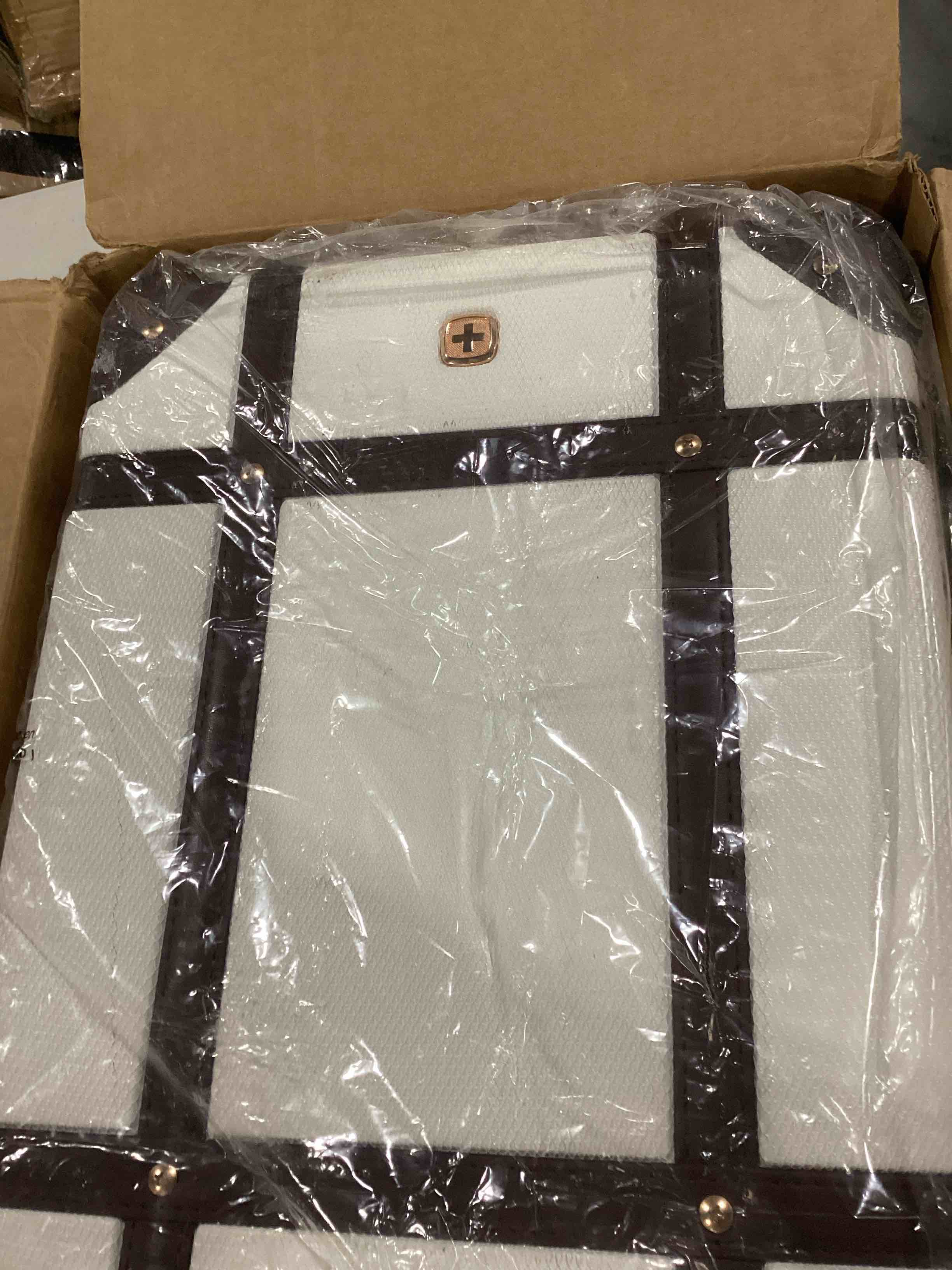https://s3.amazonaws.com/lotting-images-prod/bidfta/ORG5740735_1717418059794.jpeg