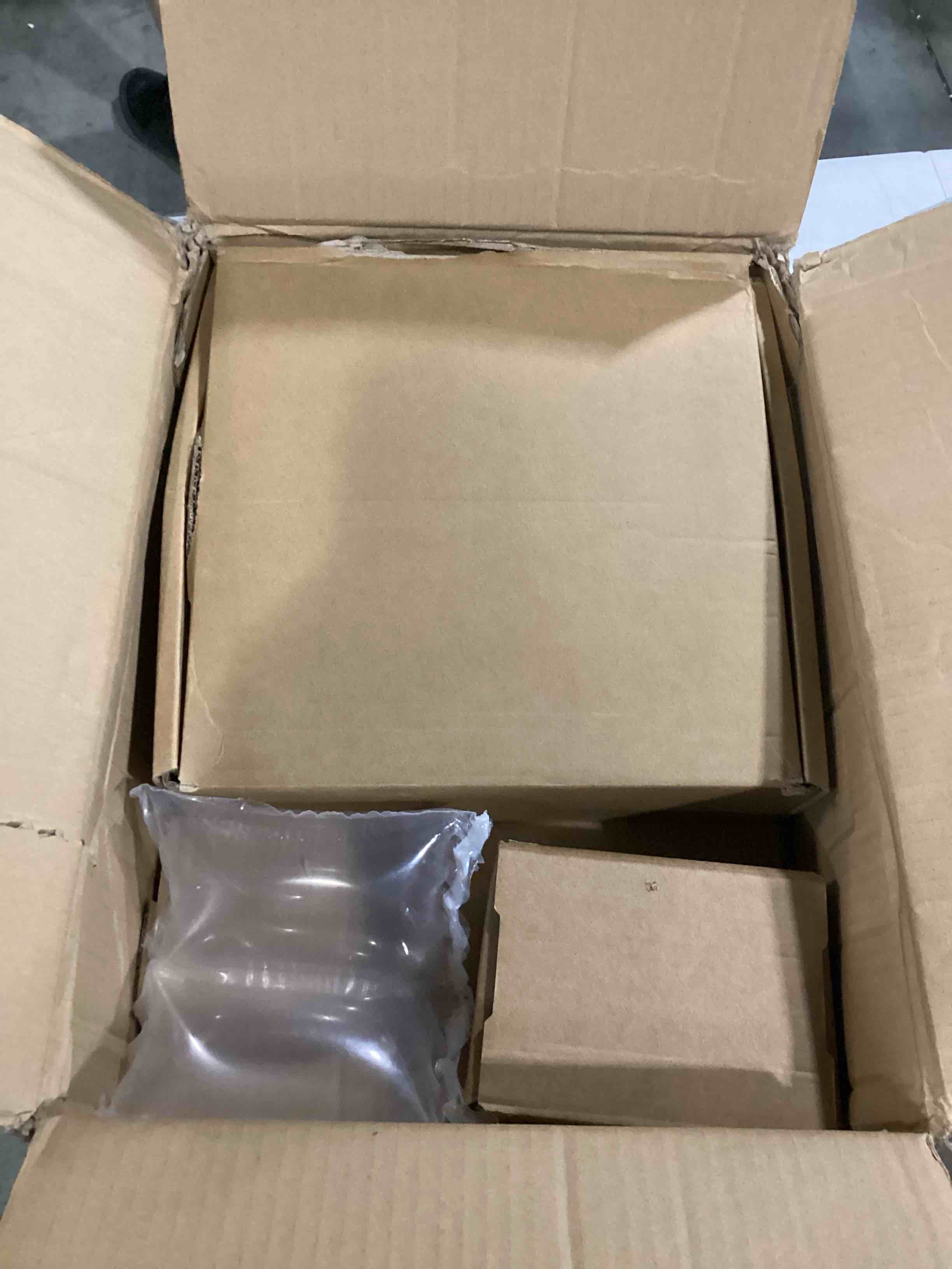 https://s3.amazonaws.com/lotting-images-prod/bidfta/ORG5742433_1718213822633.jpeg