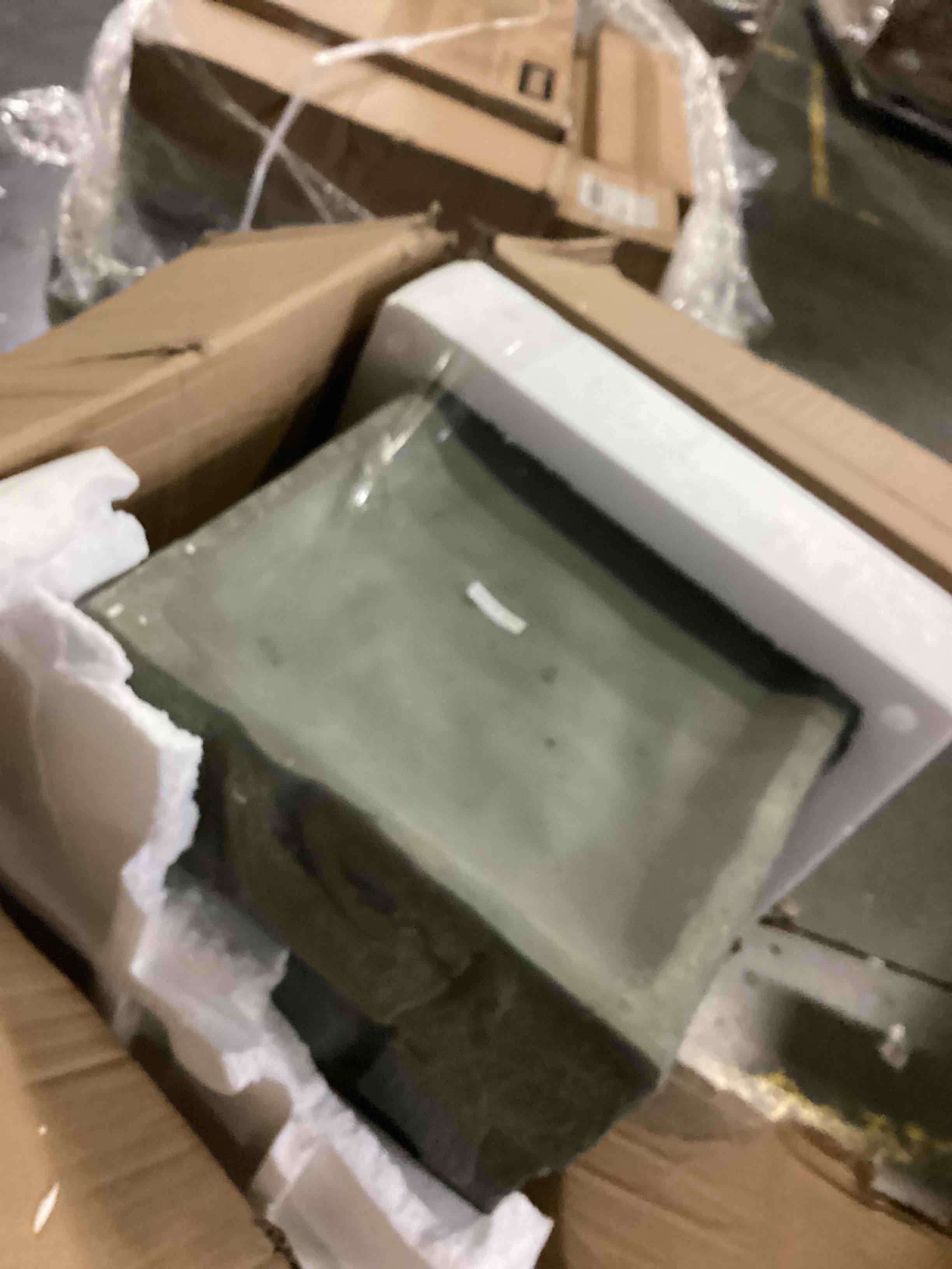 https://s3.amazonaws.com/lotting-images-prod/bidfta/ORG5742583_1715945402901.jpeg