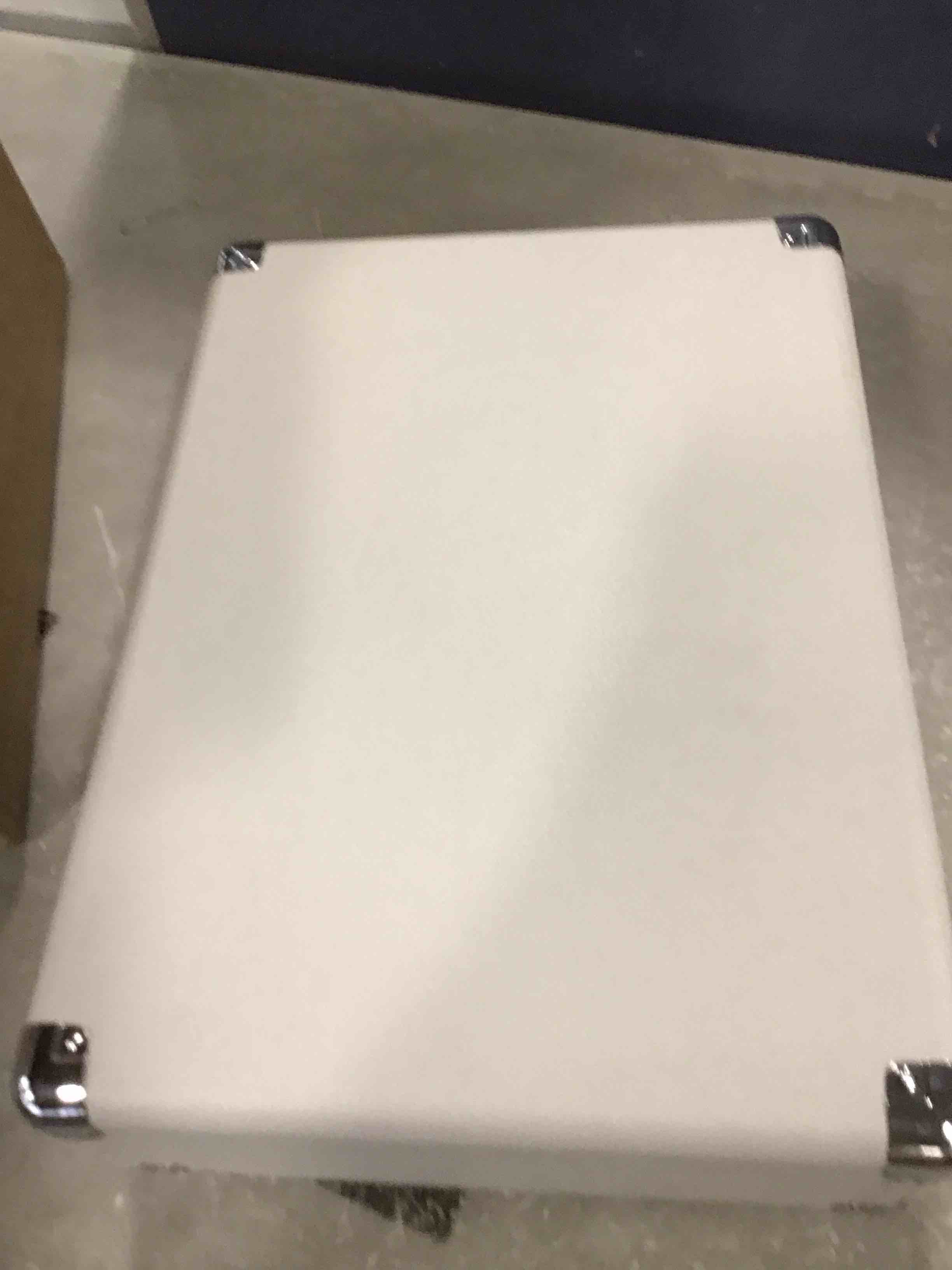 https://s3.amazonaws.com/lotting-images-prod/bidfta/ORG5746378_1707233021655.jpeg