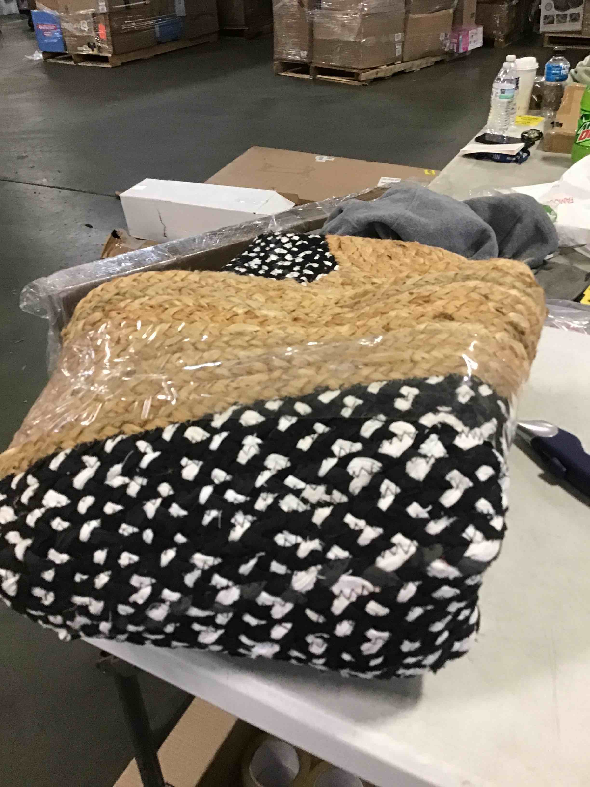 https://s3.amazonaws.com/lotting-images-prod/bidfta/ORG5747380_1706813634656.jpeg