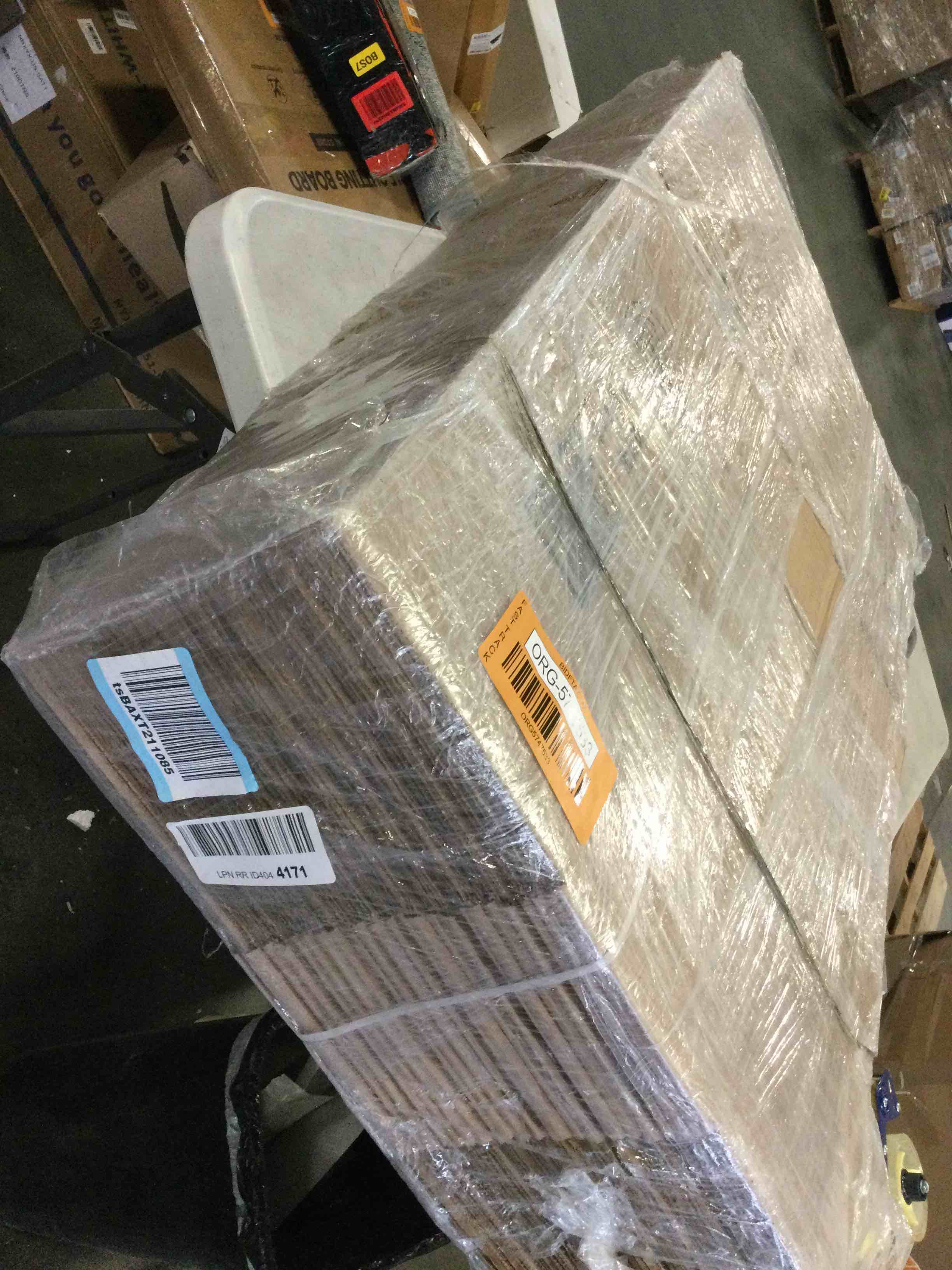 https://s3.amazonaws.com/lotting-images-prod/bidfta/ORG5747533_1706899573750.jpeg