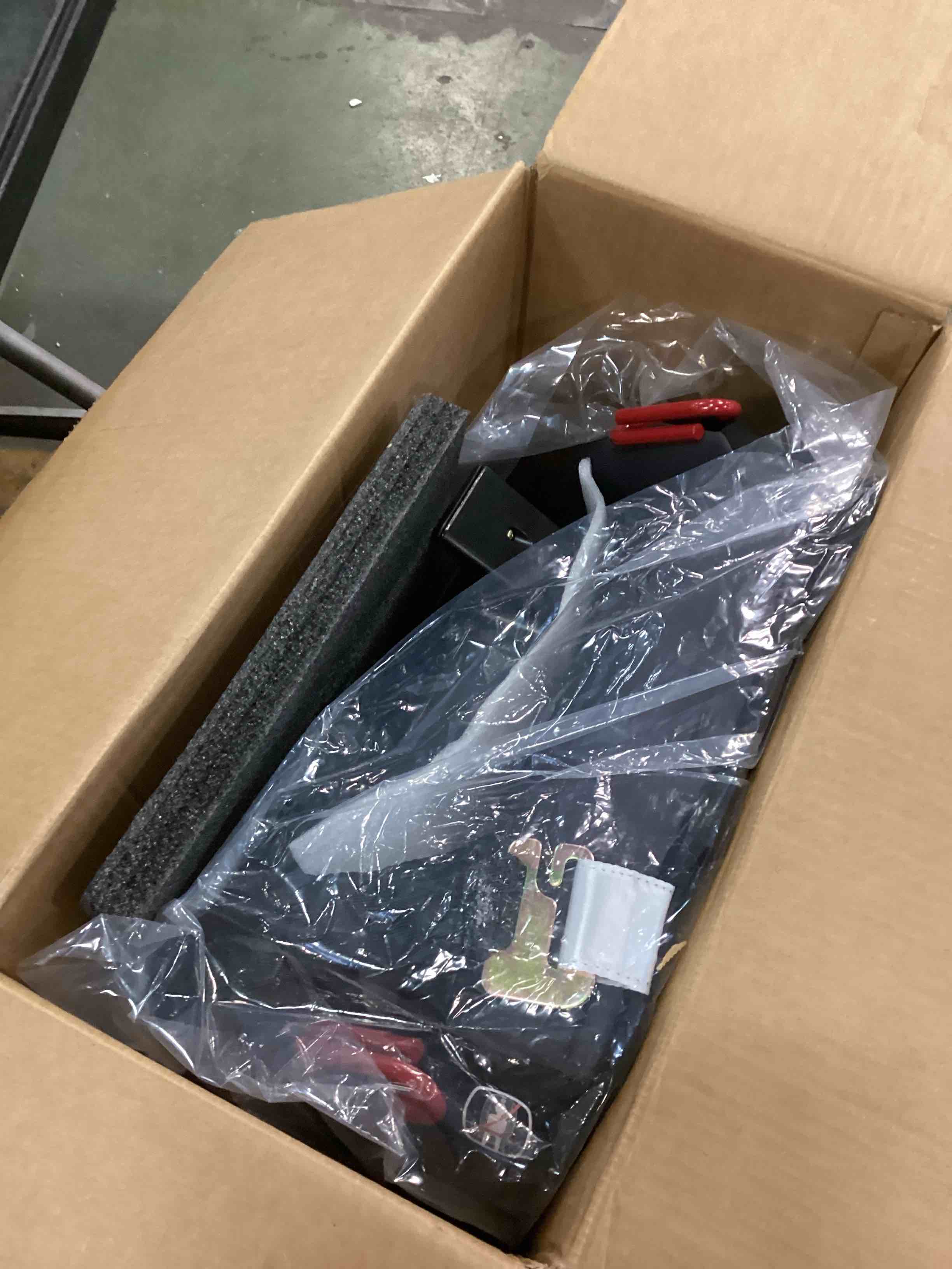 https://s3.amazonaws.com/lotting-images-prod/bidfta/ORG5750381_1707398347780.jpeg