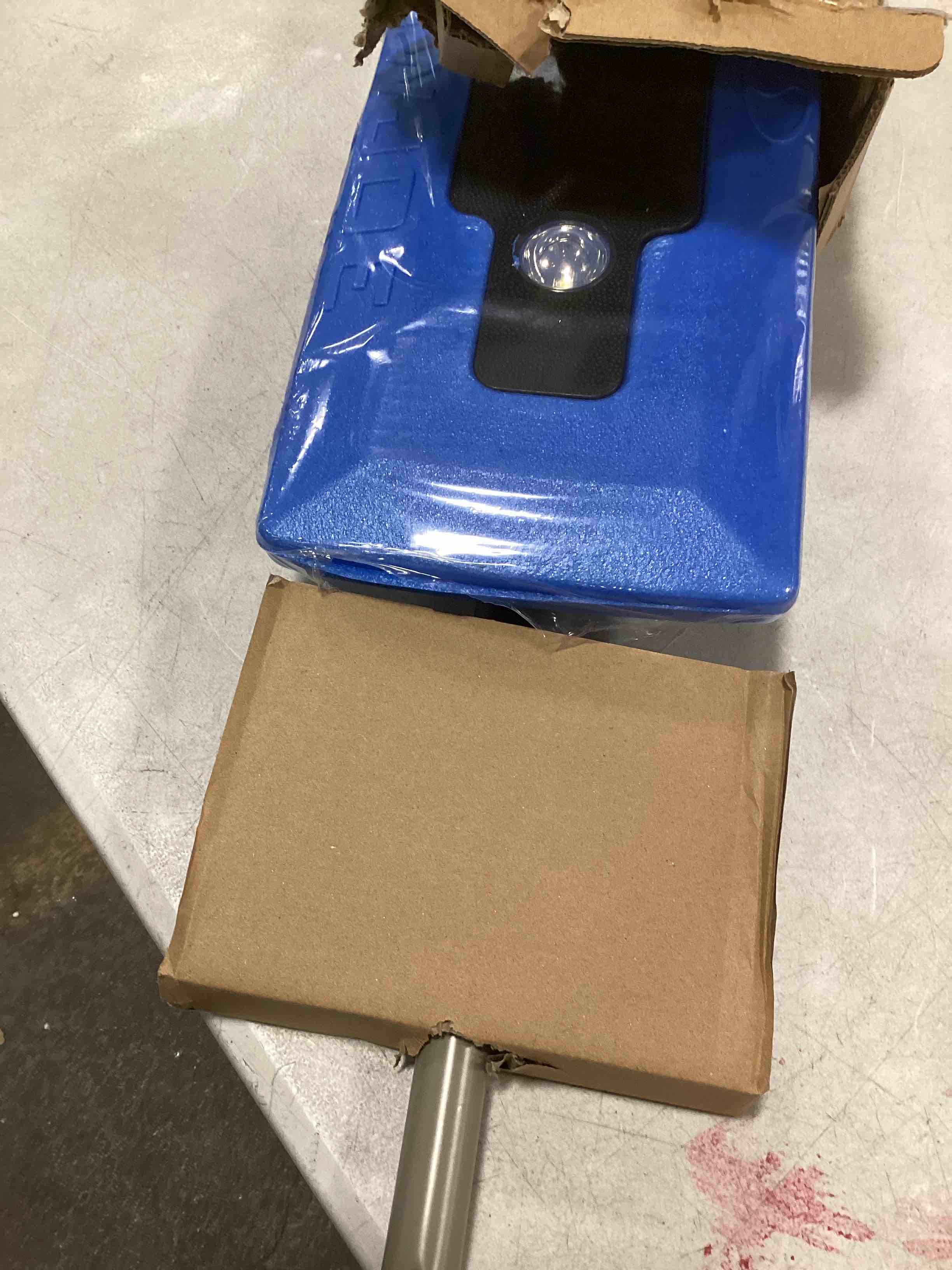 https://s3.amazonaws.com/lotting-images-prod/bidfta/ORG5754545_1706707762603.jpeg
