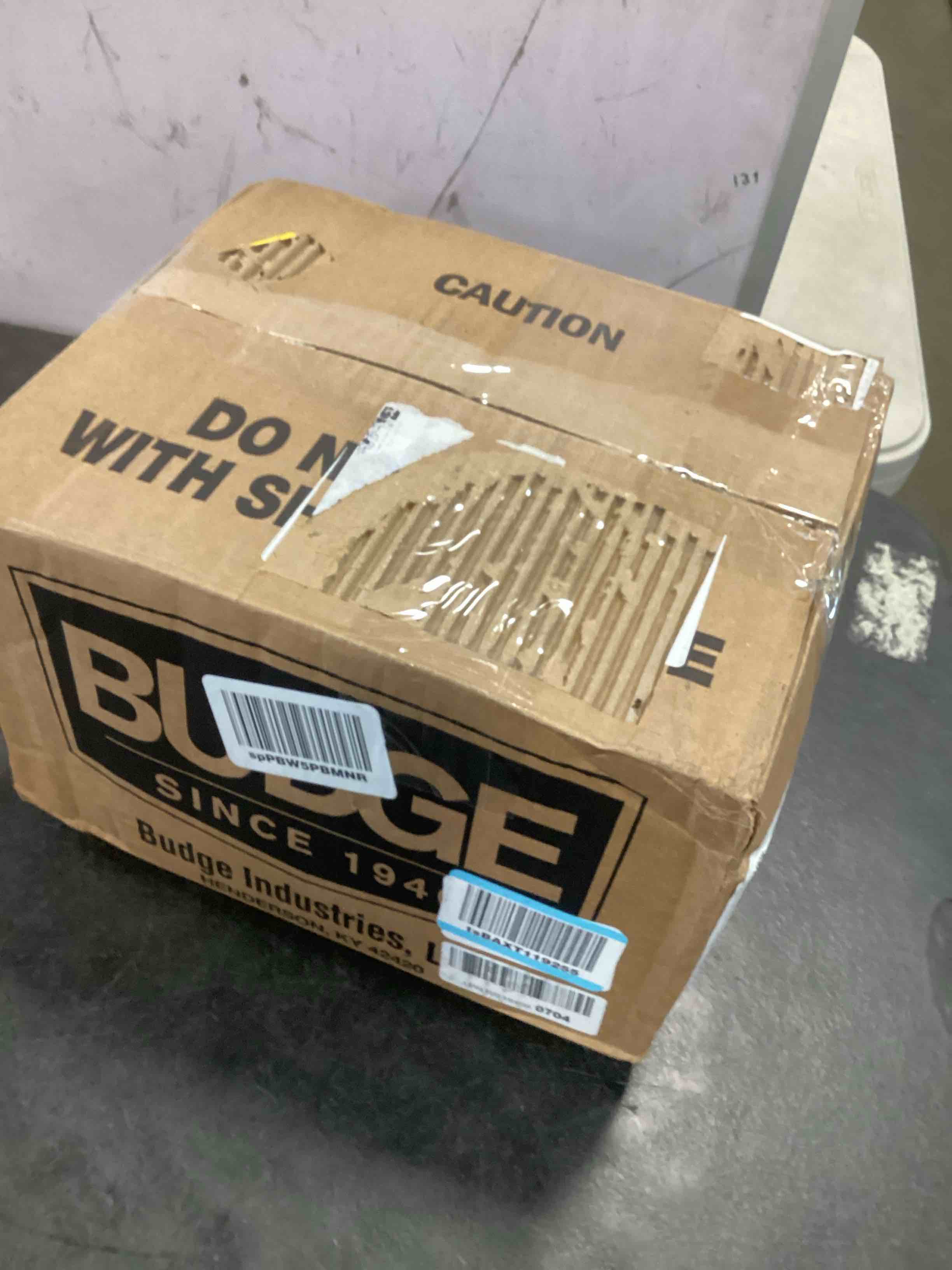 https://s3.amazonaws.com/lotting-images-prod/bidfta/ORG5755571_1707147474606.jpeg