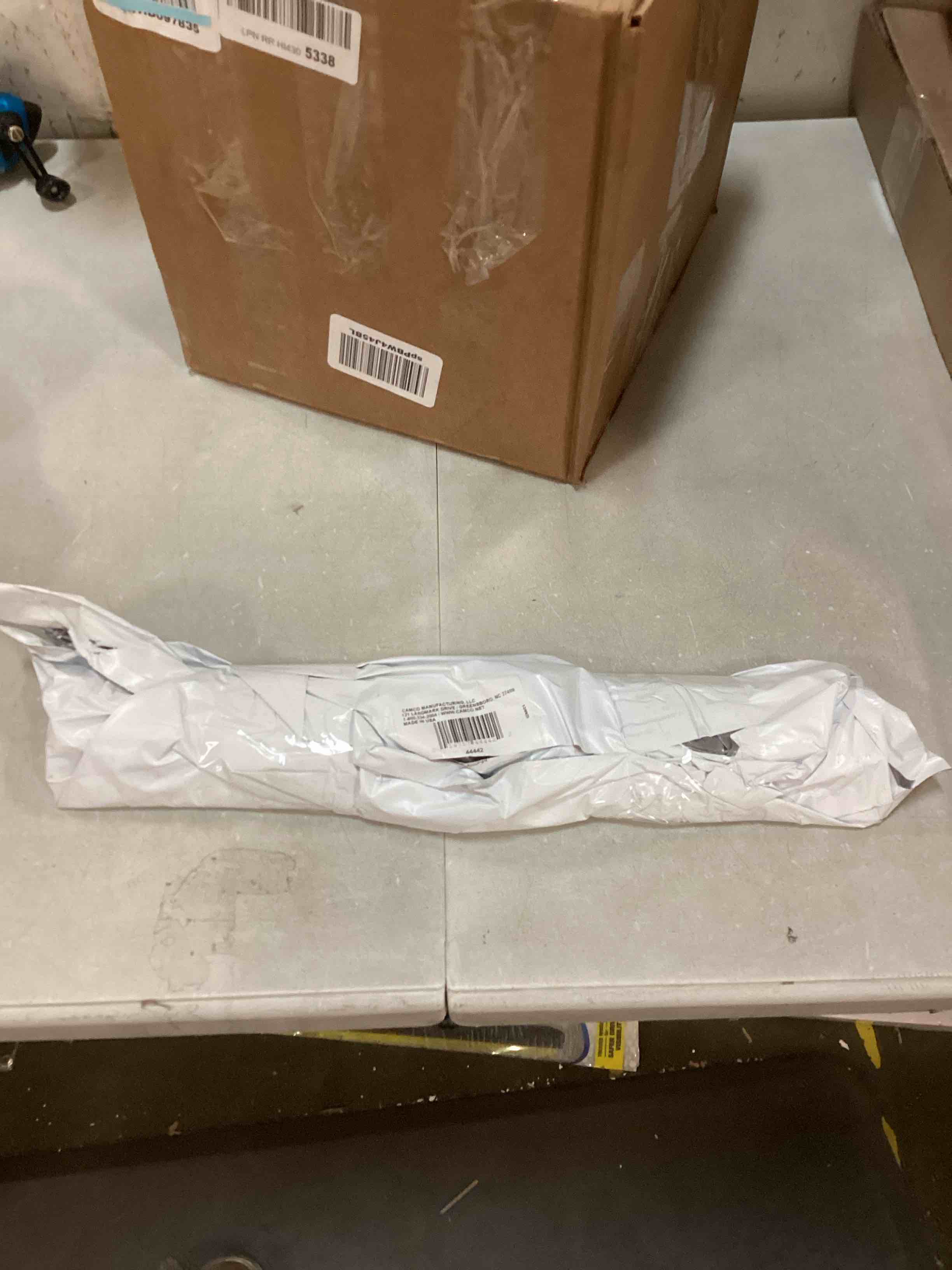 https://s3.amazonaws.com/lotting-images-prod/bidfta/ORG5757000_1707586169682.jpeg