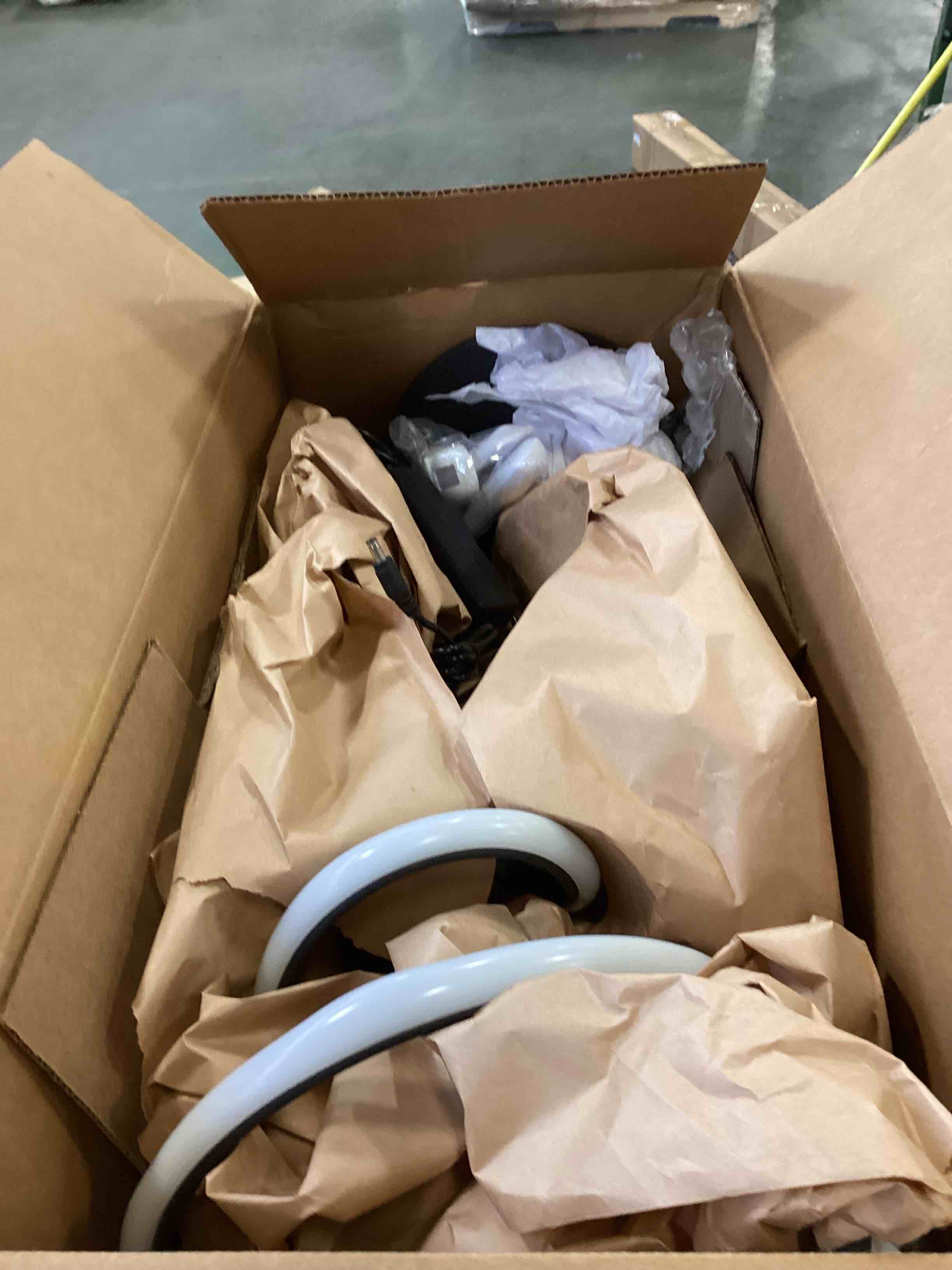 https://s3.amazonaws.com/lotting-images-prod/bidfta/ORG5757502_1706024197693.jpeg
