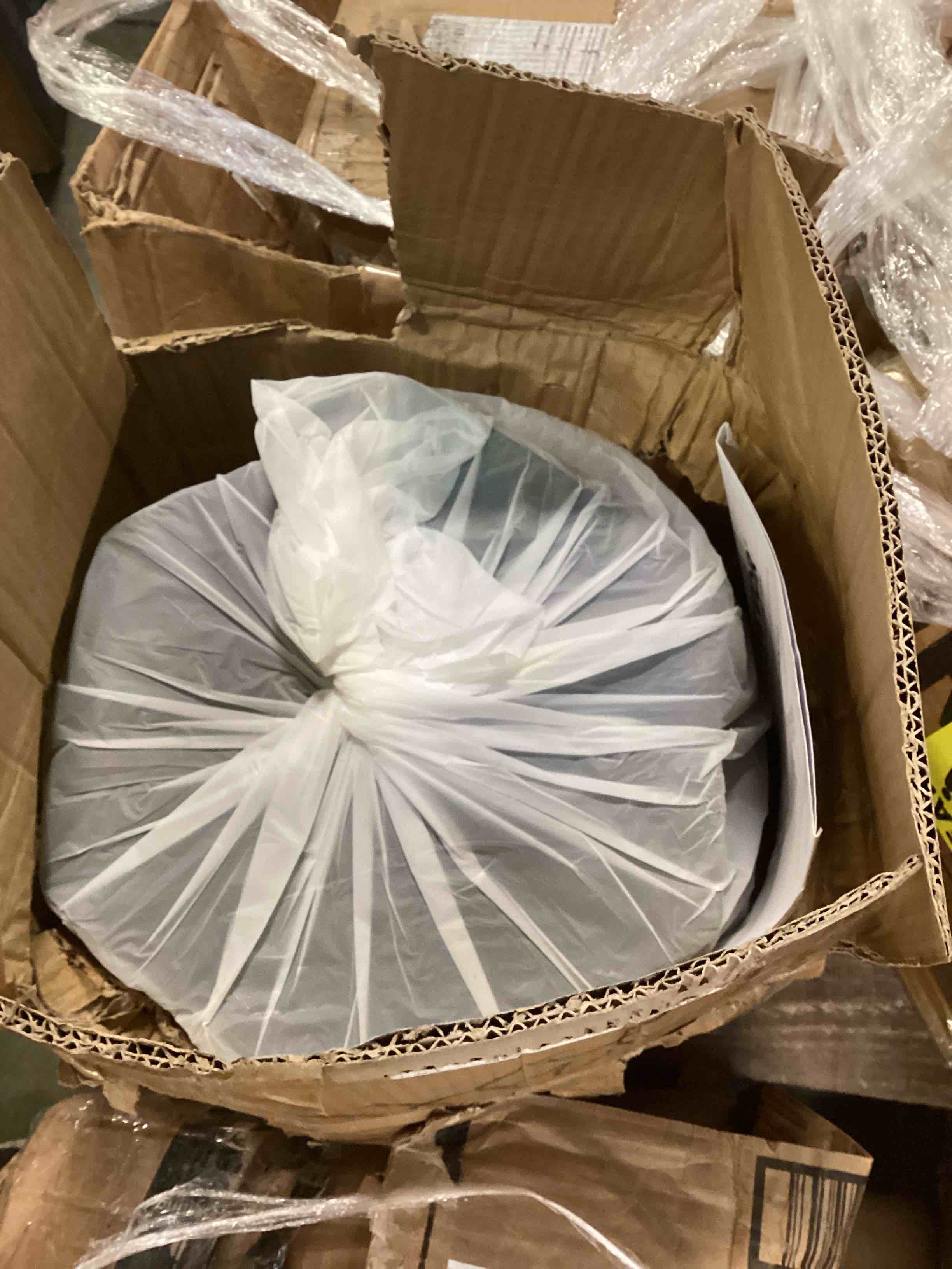 https://s3.amazonaws.com/lotting-images-prod/bidfta/ORG5757536_1706028727166.jpeg
