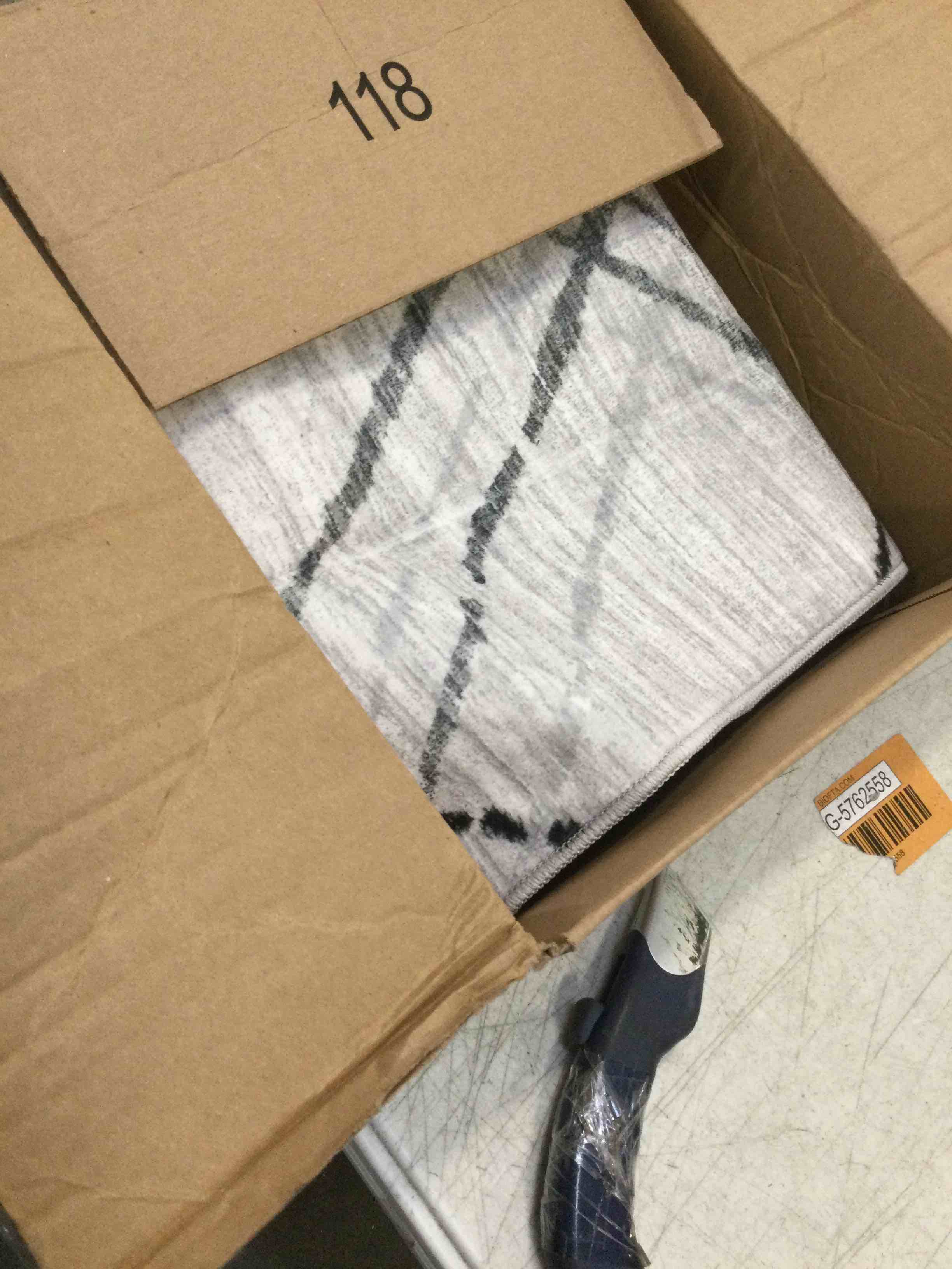 https://s3.amazonaws.com/lotting-images-prod/bidfta/ORG5762868_1707142170033.jpeg
