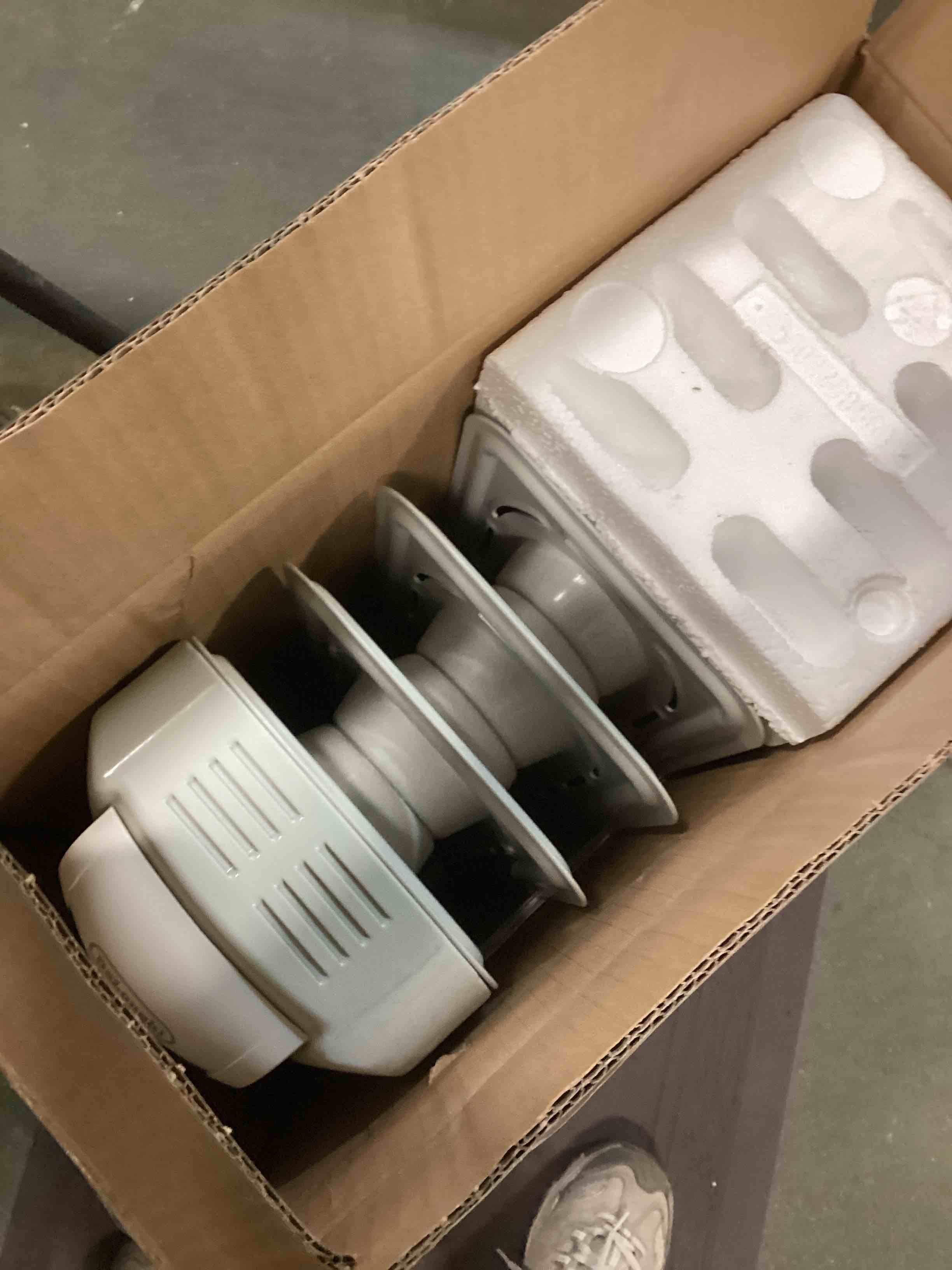 https://s3.amazonaws.com/lotting-images-prod/bidfta/ORG5766529_1706013560674.jpeg