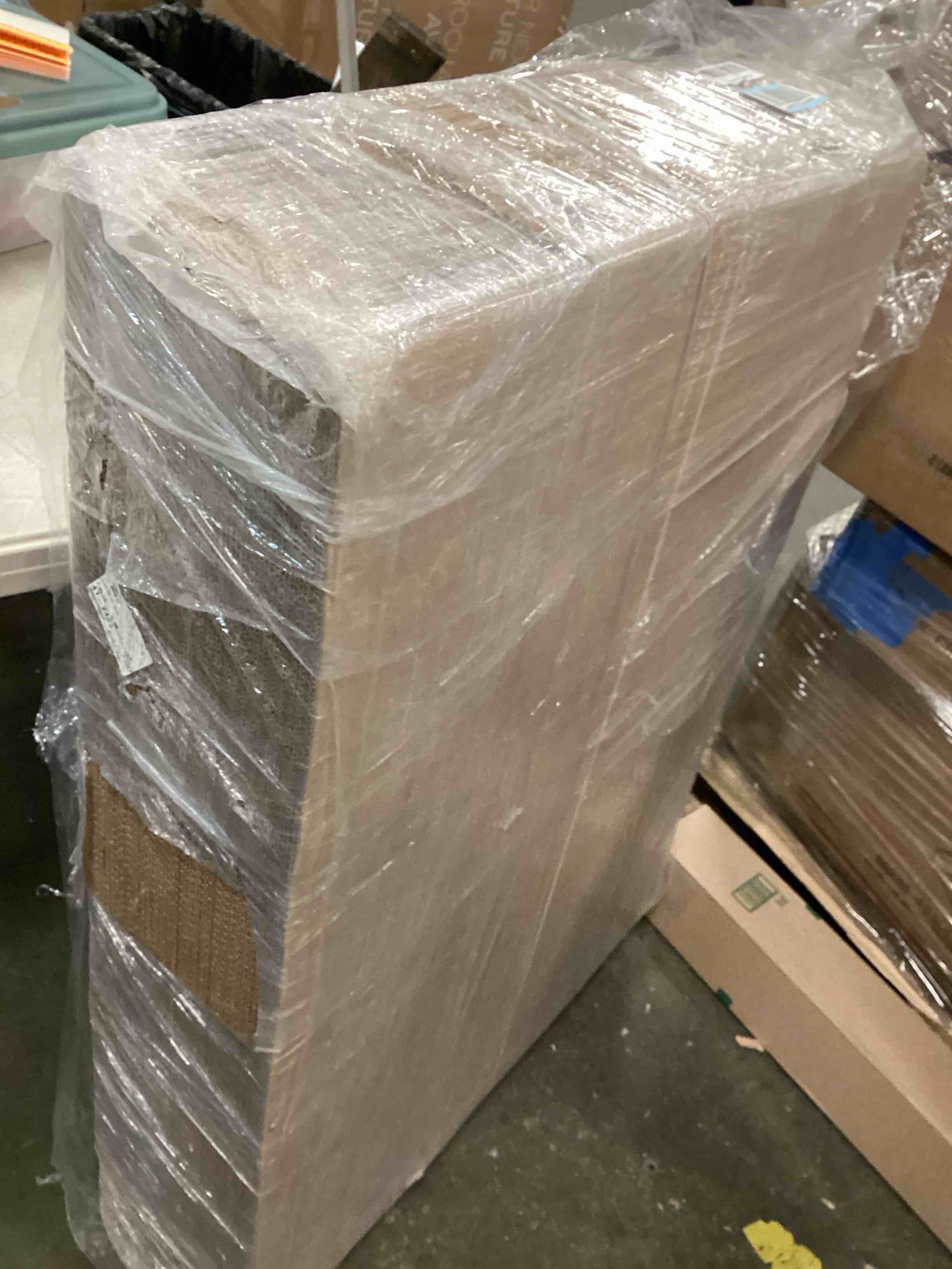 https://s3.amazonaws.com/lotting-images-prod/bidfta/ORG5767228_1706128236700.jpeg