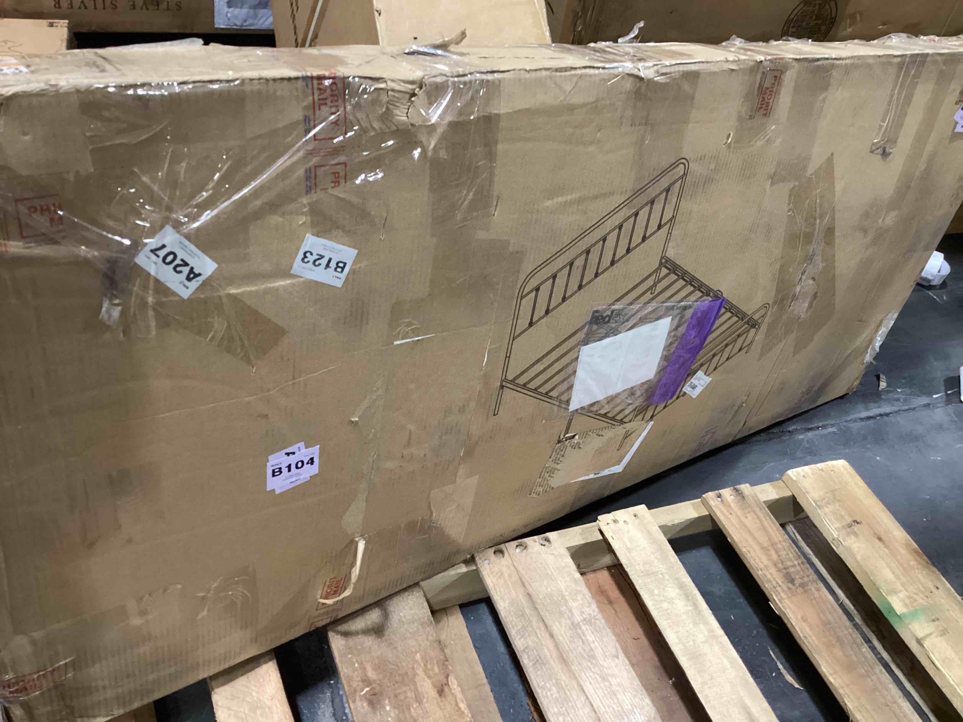 https://s3.amazonaws.com/lotting-images-prod/bidfta/ORG5777679_1712059771527.jpeg