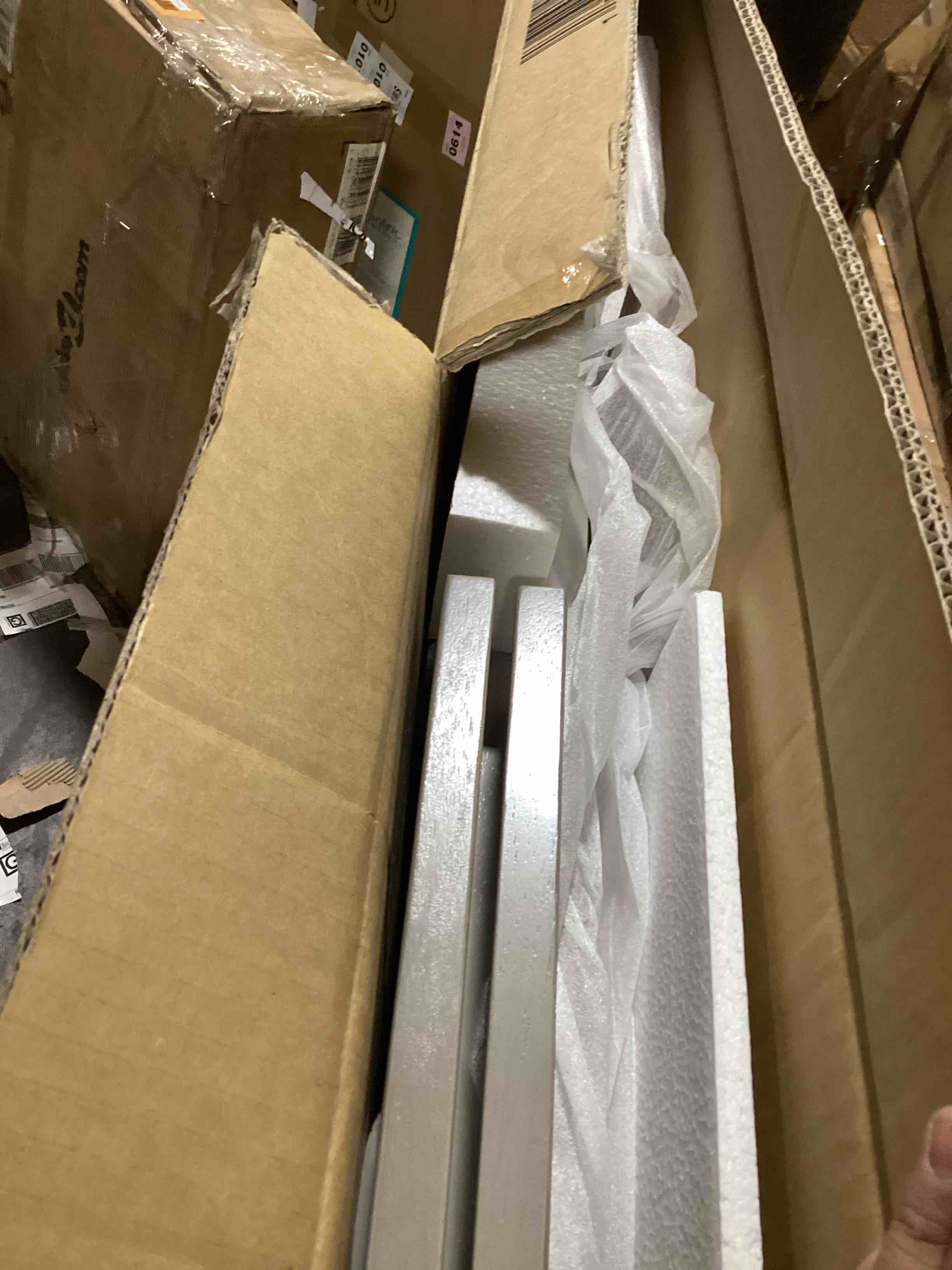 https://s3.amazonaws.com/lotting-images-prod/bidfta/ORG5777697_1712064707229.jpeg