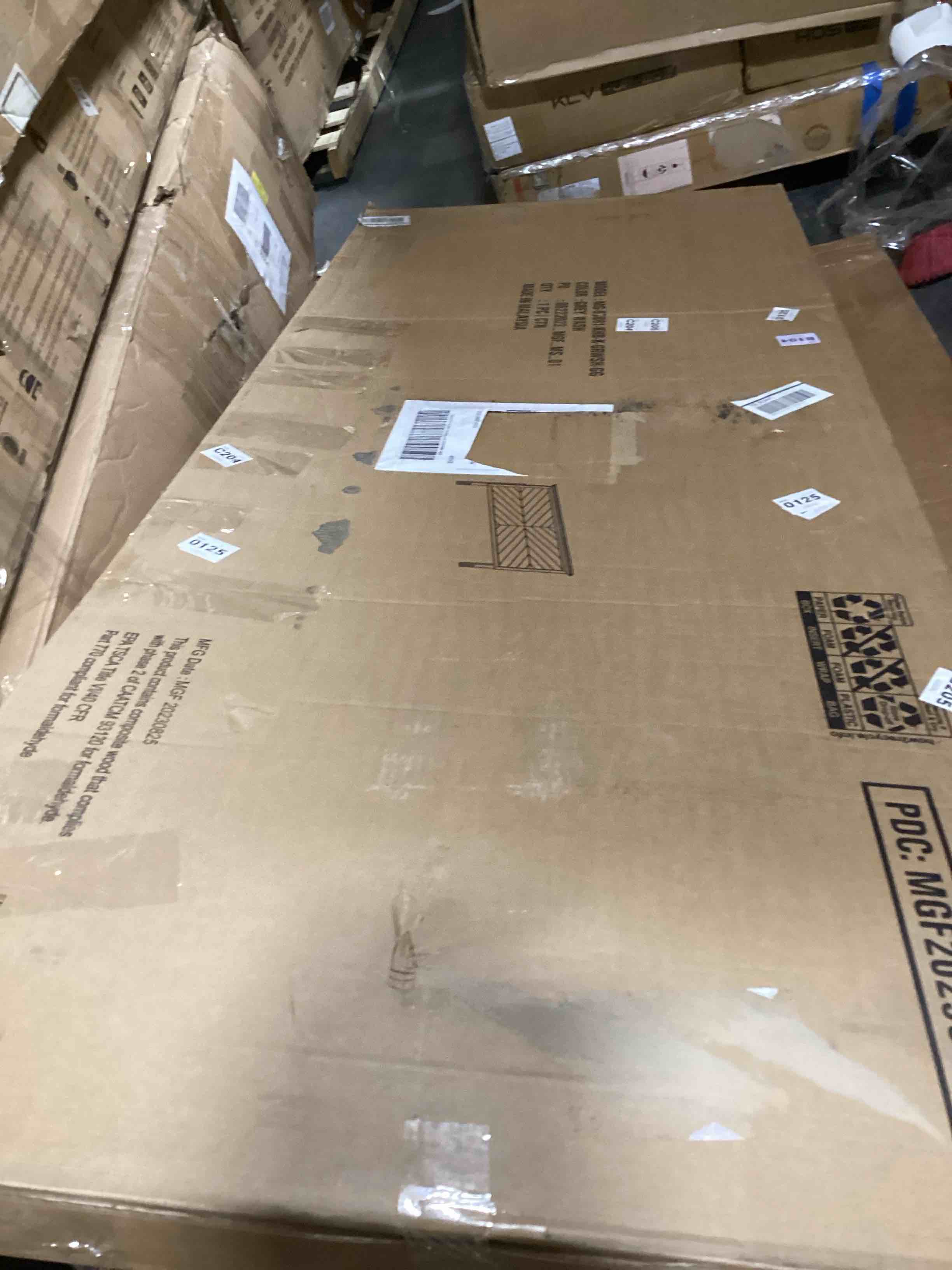 https://s3.amazonaws.com/lotting-images-prod/bidfta/ORG5777697_1712064779553.jpeg