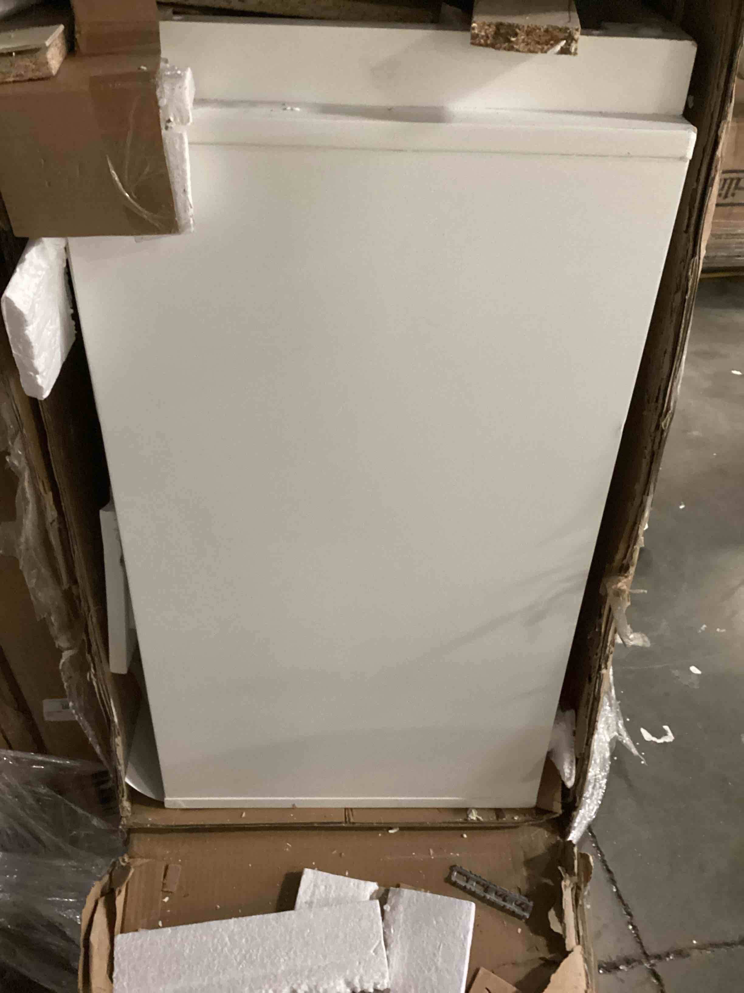 https://s3.amazonaws.com/lotting-images-prod/bidfta/ORG5779990_1712943558828.jpeg