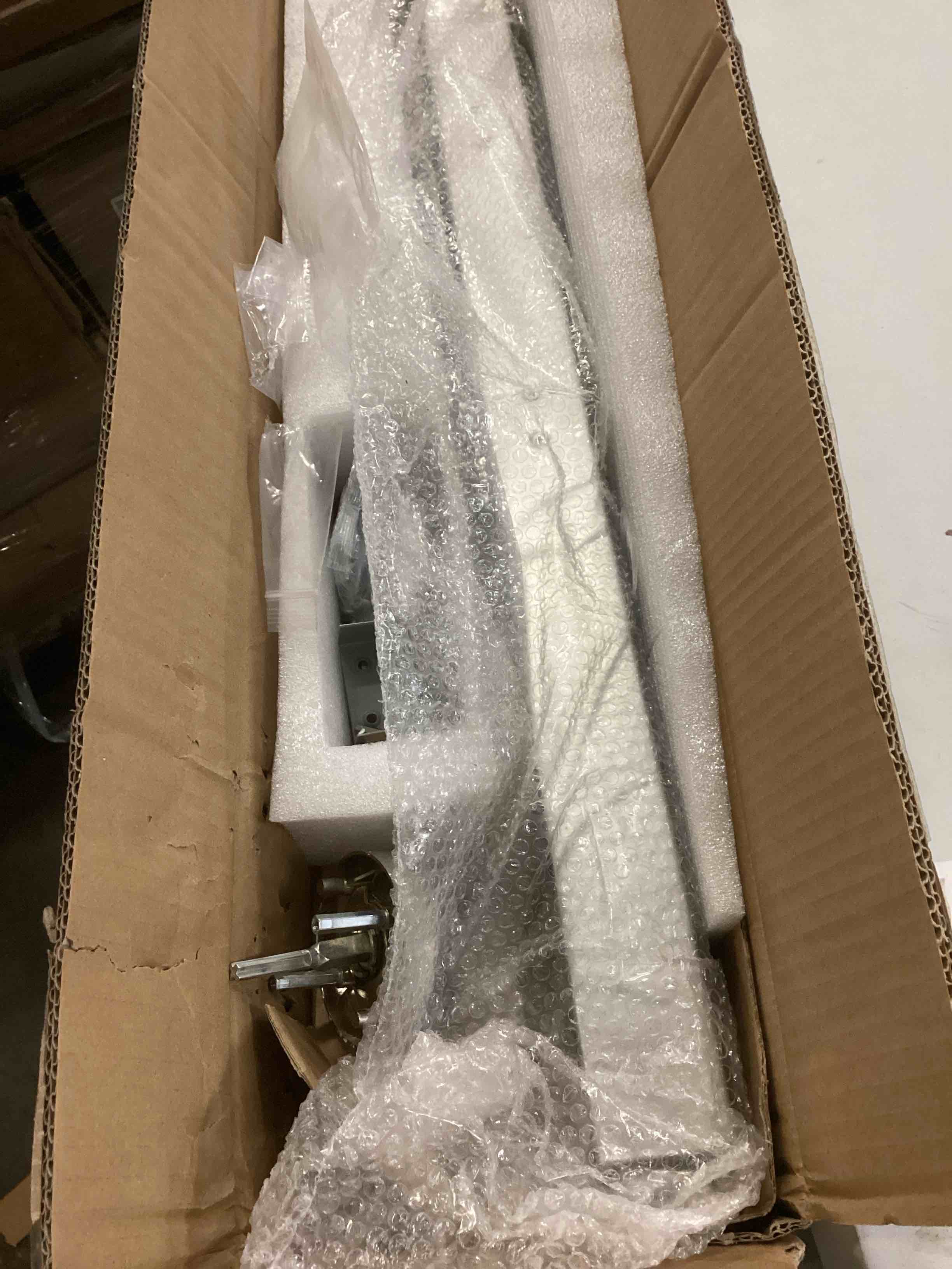https://s3.amazonaws.com/lotting-images-prod/bidfta/ORG5781424_1714475632013.jpeg