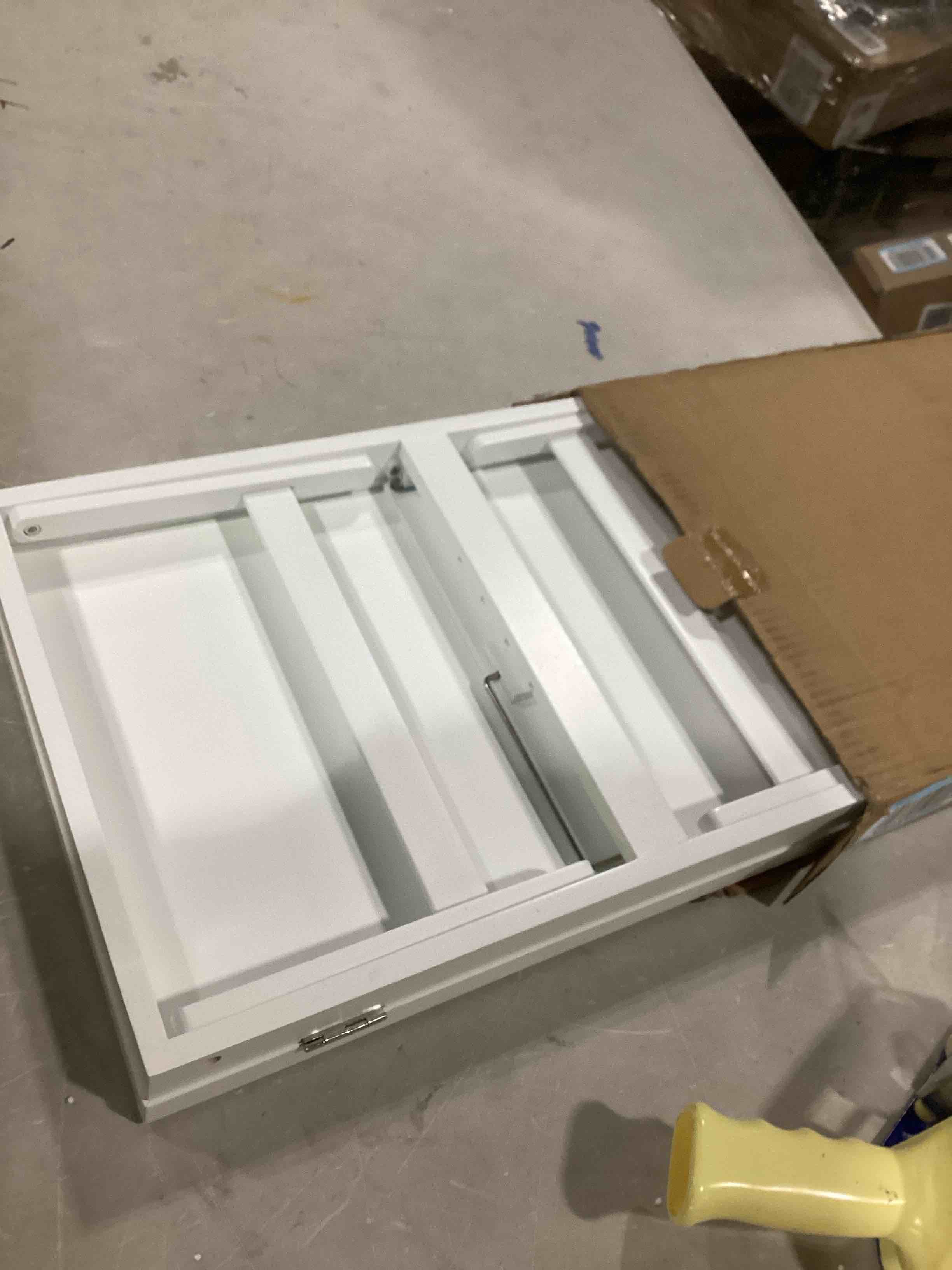 https://s3.amazonaws.com/lotting-images-prod/bidfta/ORG5782274_1714760862596.jpeg