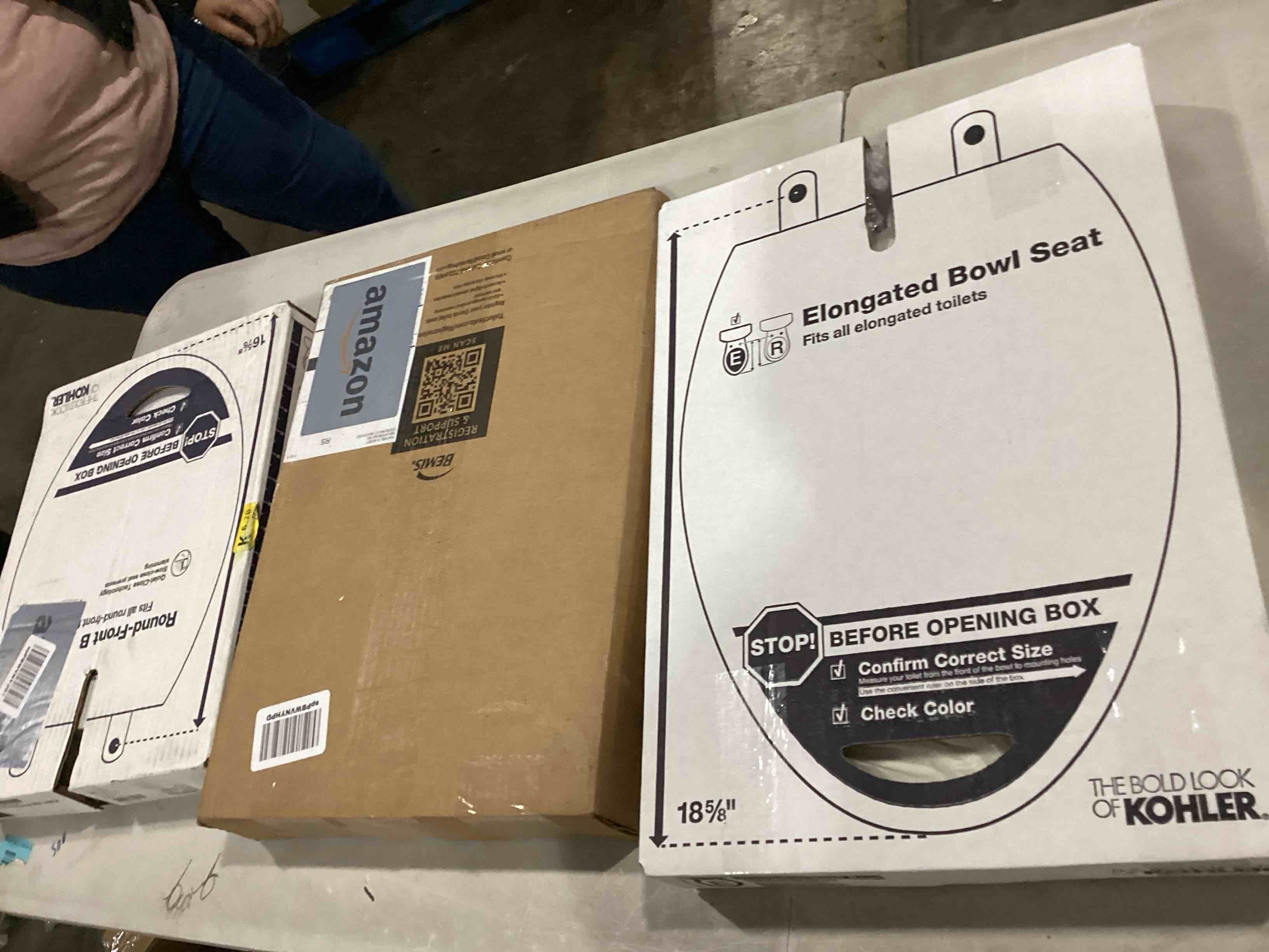 Assortment of Round Bowl Seats, fits all round toilets, (Different styles, colors and different sizes, from different brands) 