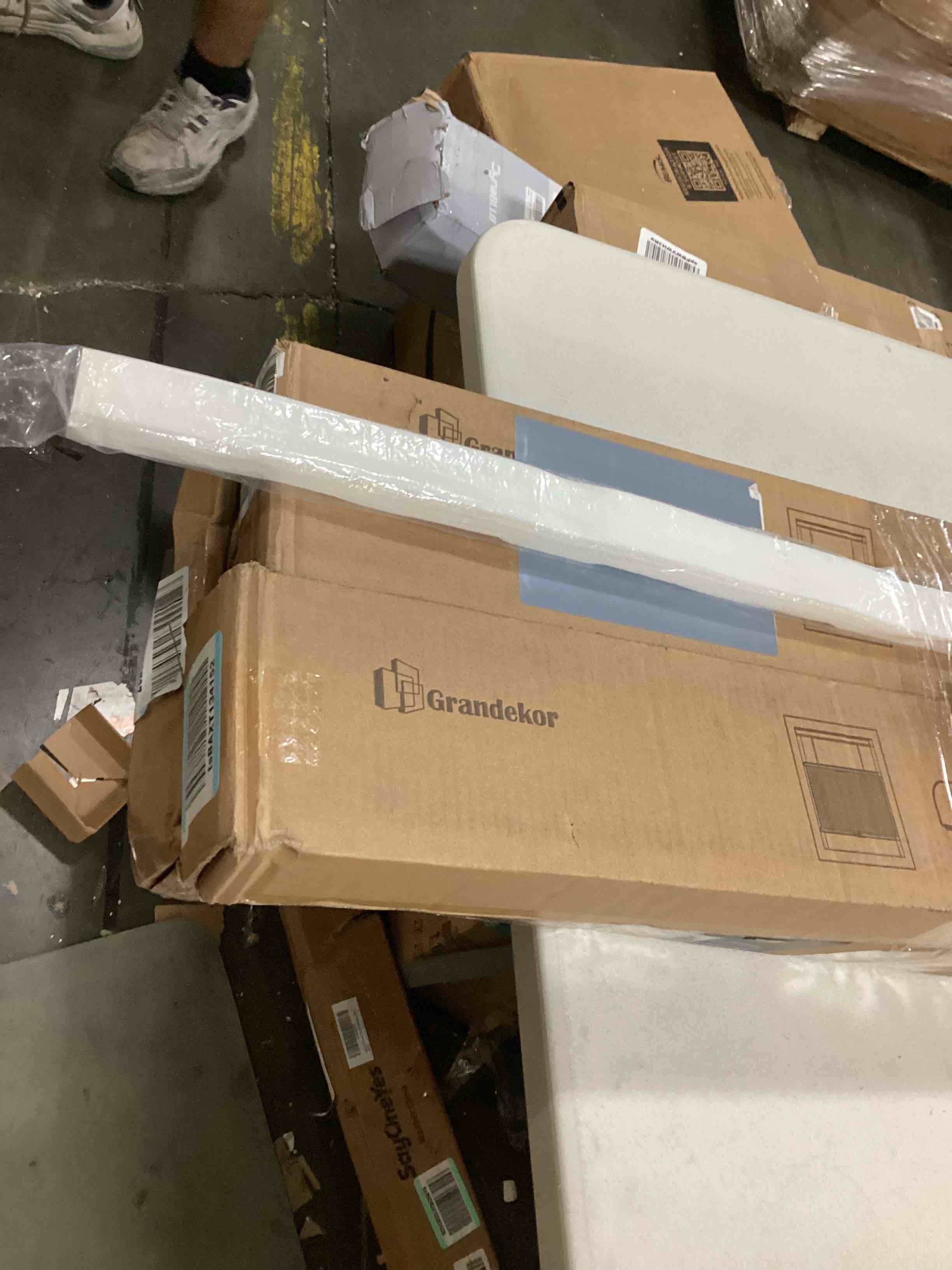 https://s3.amazonaws.com/lotting-images-prod/bidfta/ORG5784001_1714663741717.jpeg