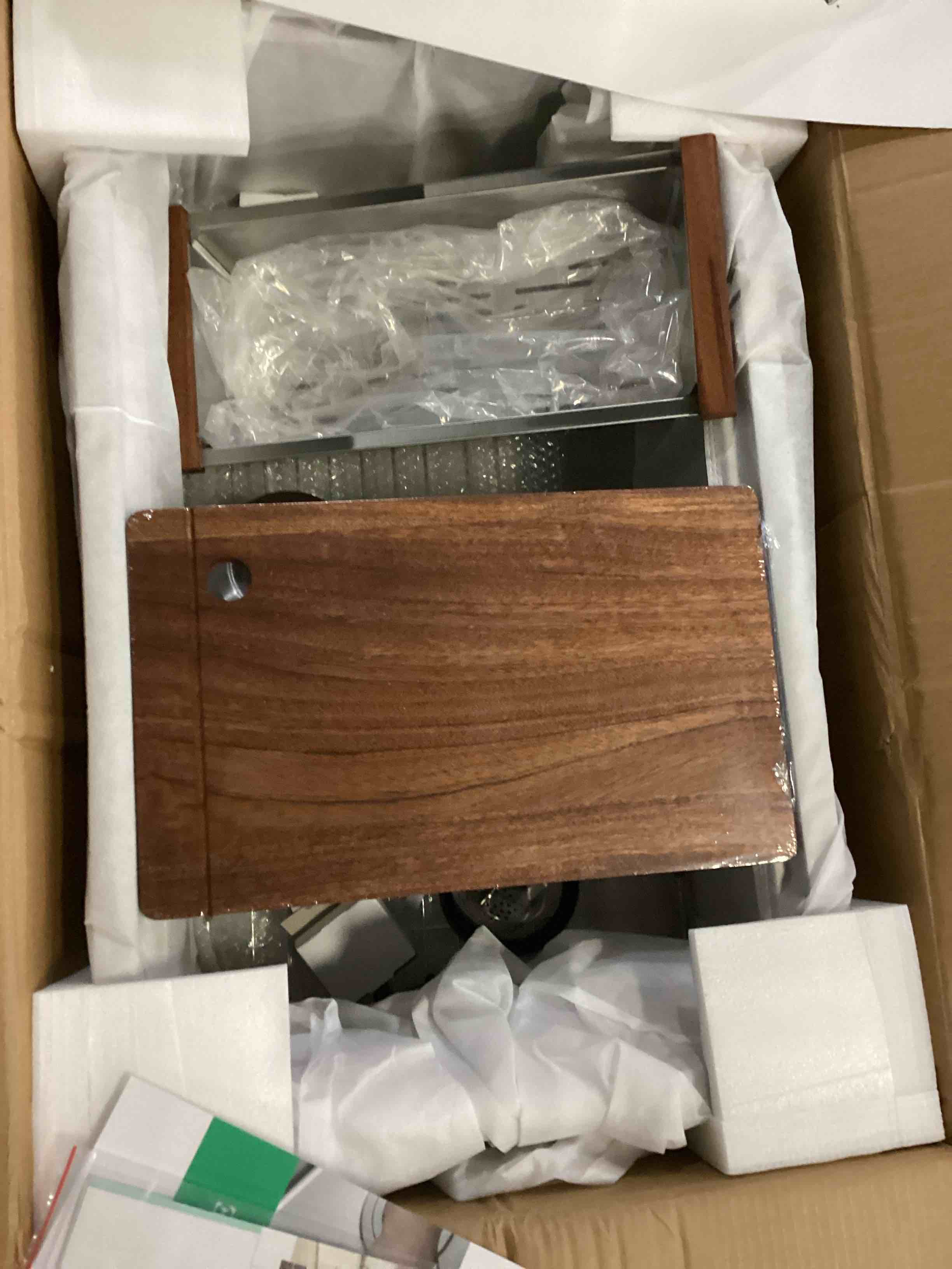 https://s3.amazonaws.com/lotting-images-prod/bidfta/ORG5784467_1714063529635.jpeg