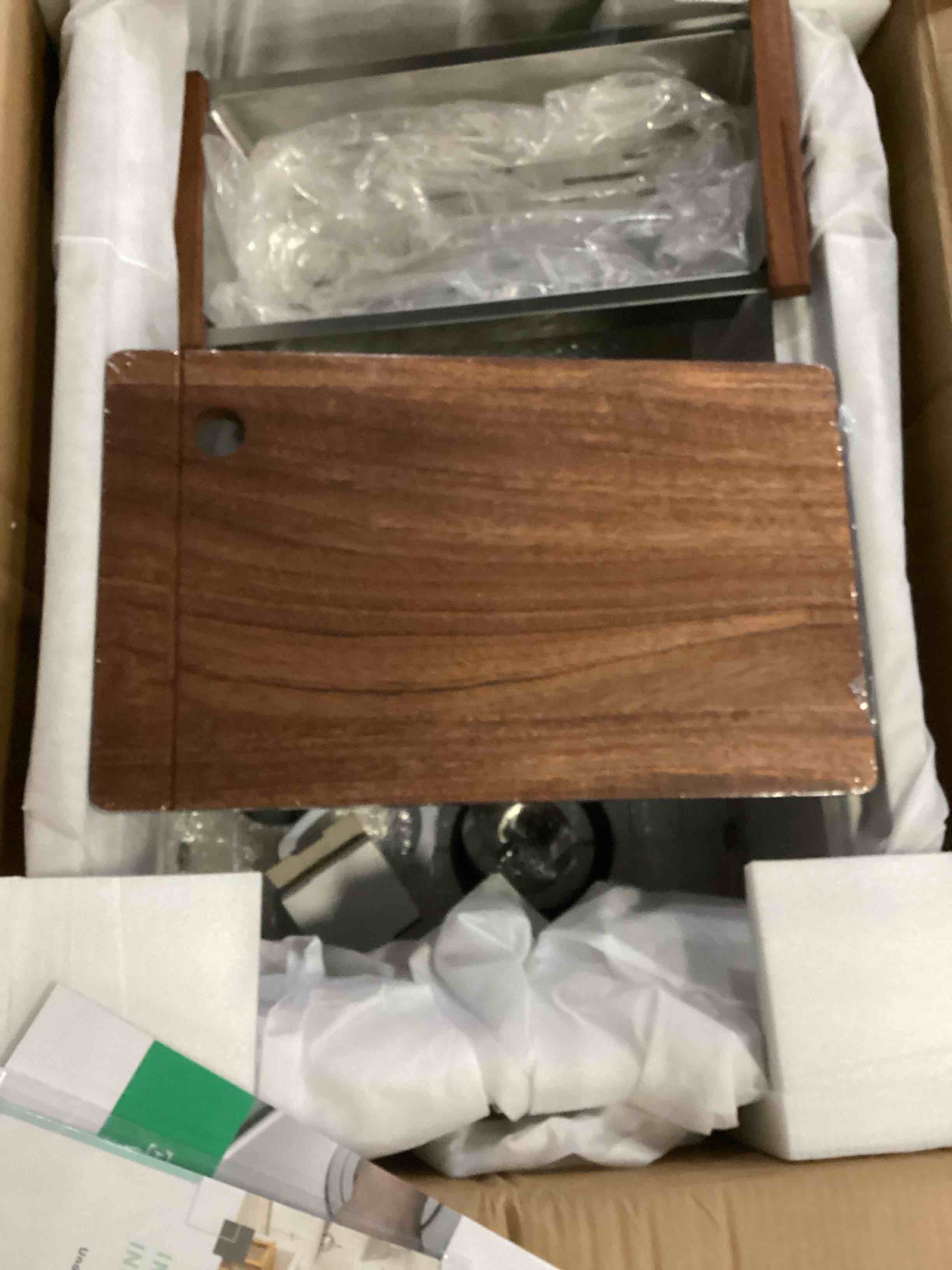https://s3.amazonaws.com/lotting-images-prod/bidfta/ORG5784467_1714063532538.jpeg