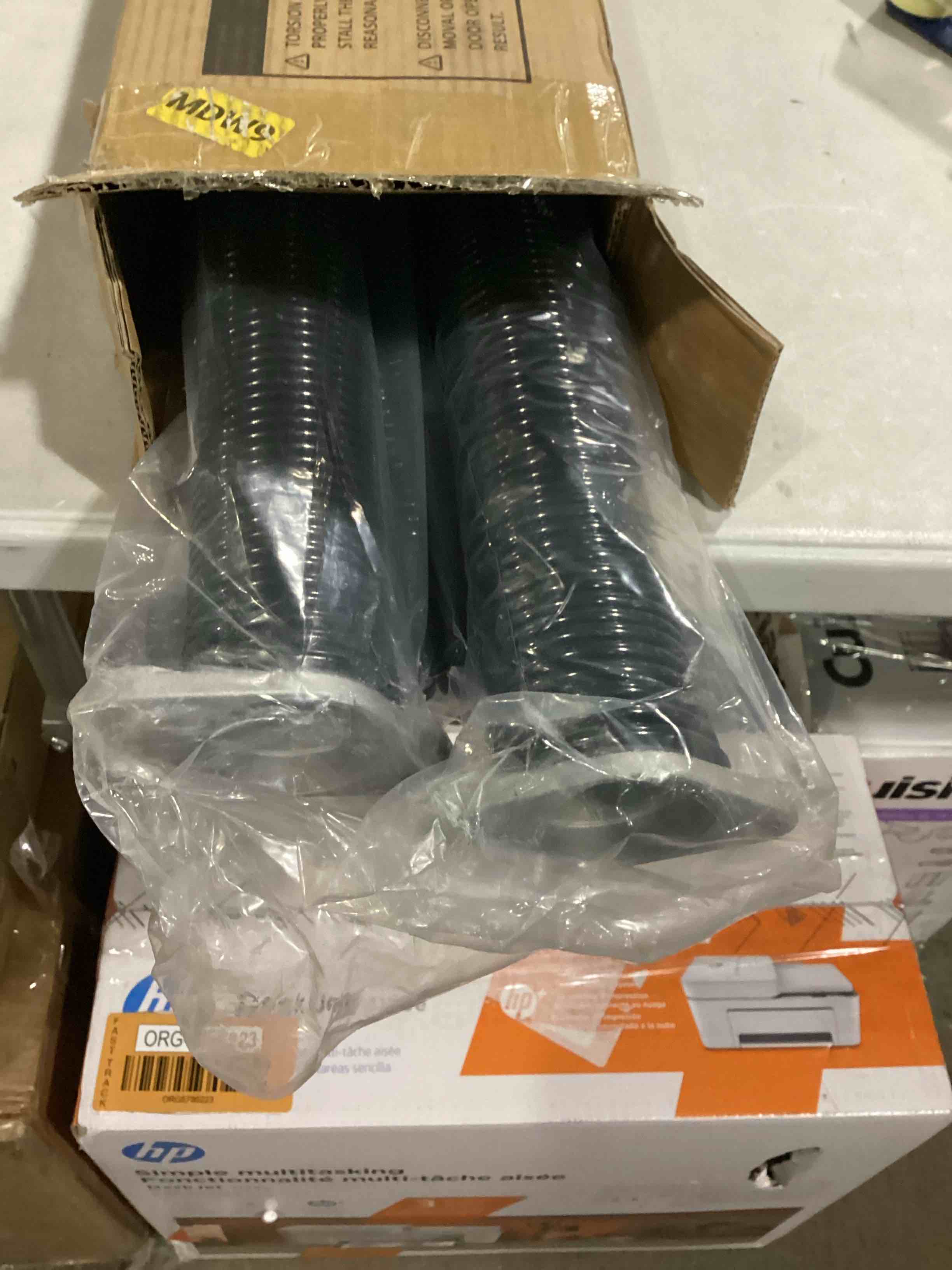 https://s3.amazonaws.com/lotting-images-prod/bidfta/ORG5786229_1710523646456.jpeg