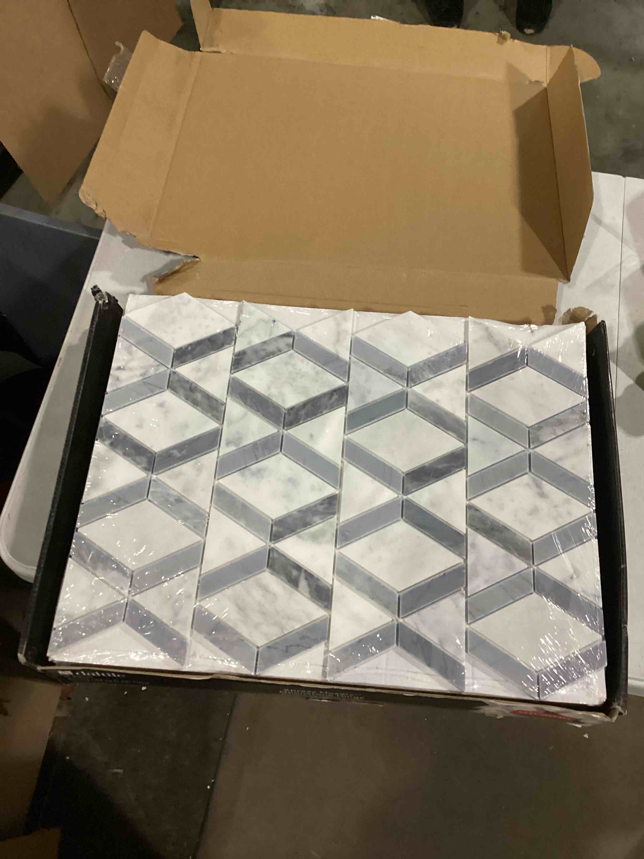 https://s3.amazonaws.com/lotting-images-prod/bidfta/ORG5791292_1714583161559.jpeg