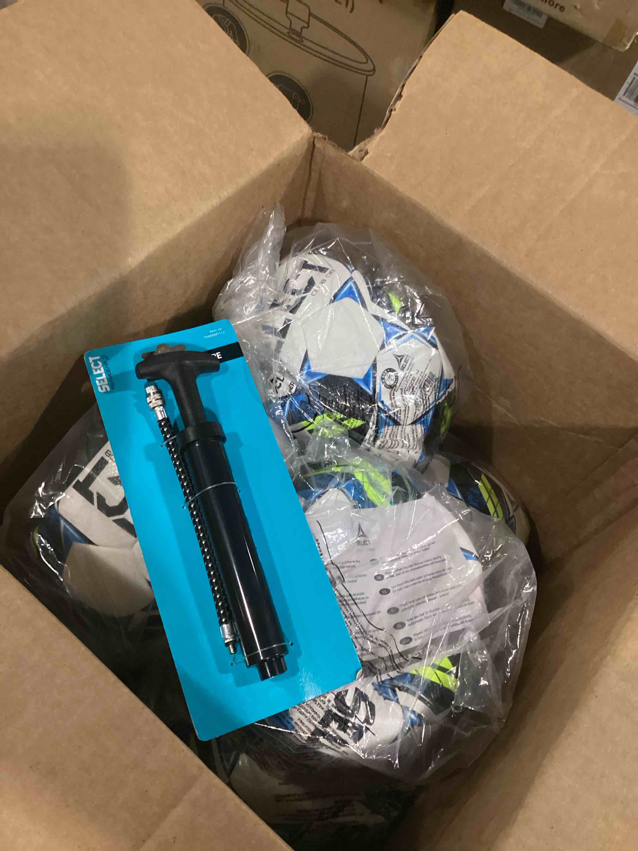 https://s3.amazonaws.com/lotting-images-prod/bidfta/ORG5791550_1715007804579.jpeg