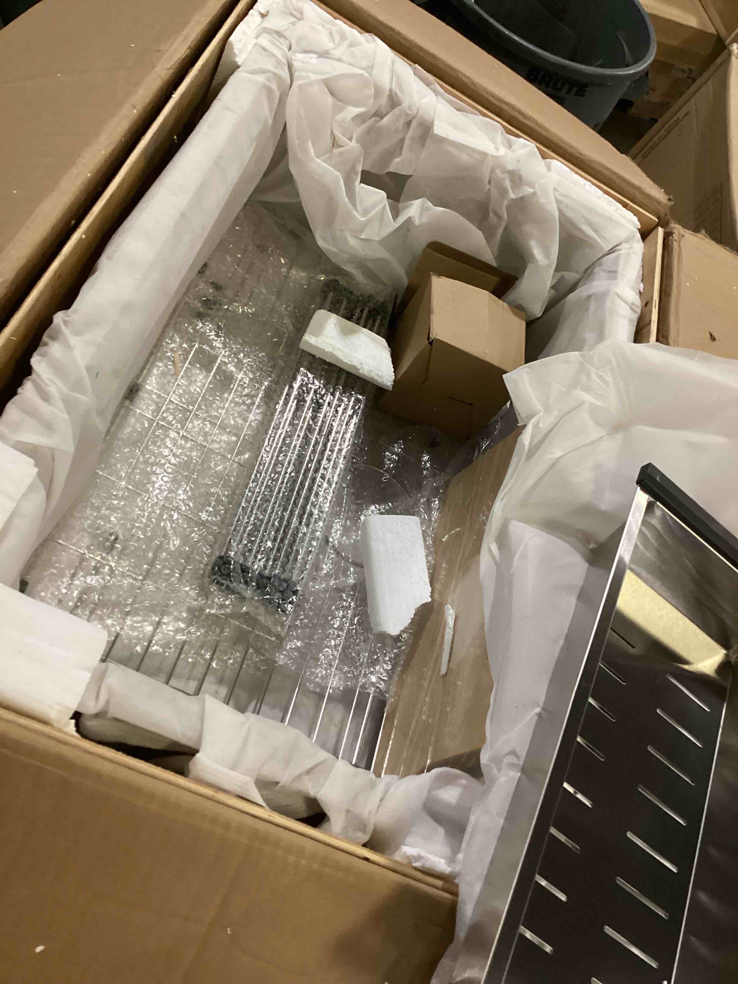 https://s3.amazonaws.com/lotting-images-prod/bidfta/ORG5792904_1724776733518.jpeg