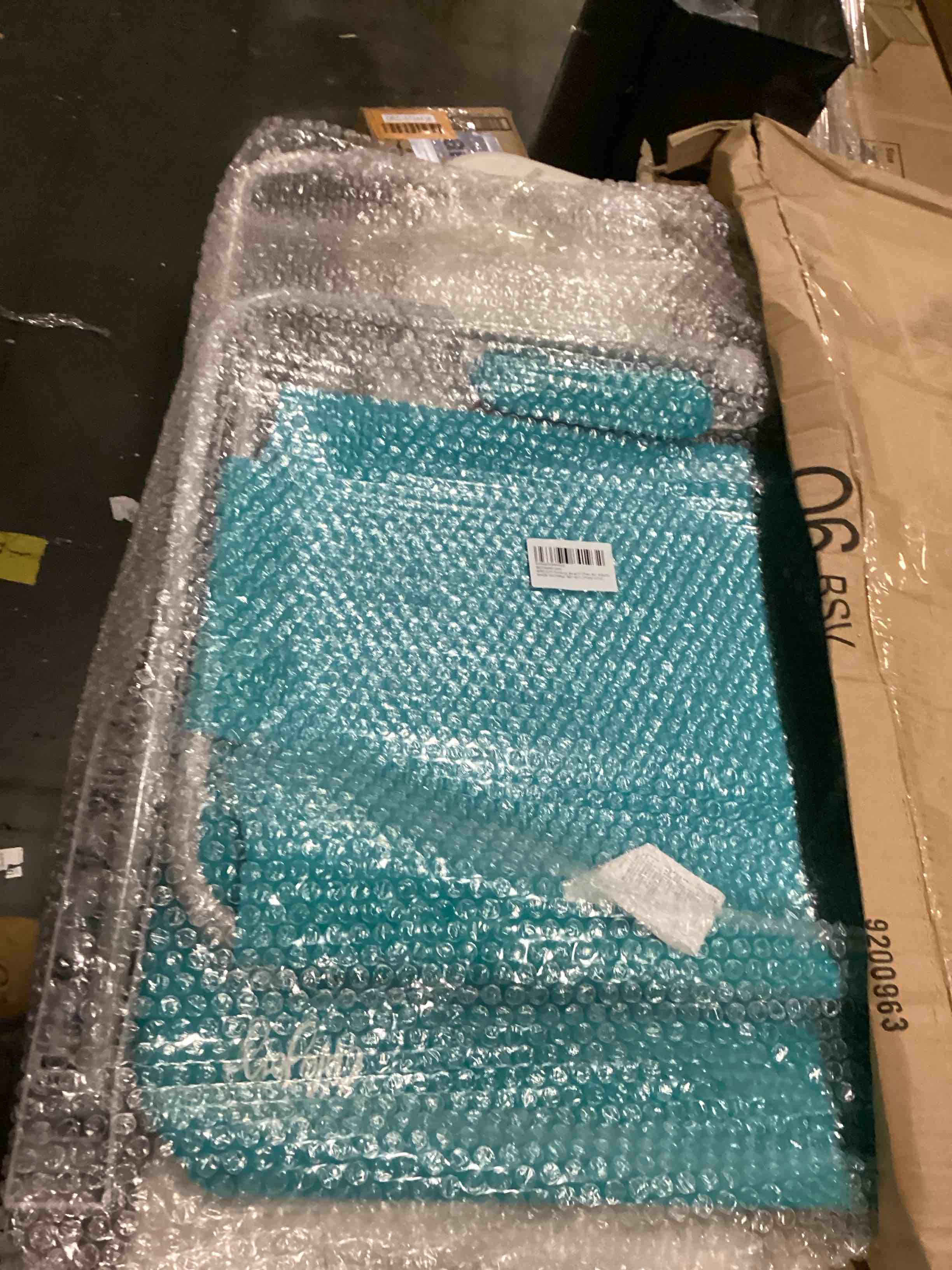 https://s3.amazonaws.com/lotting-images-prod/bidfta/ORG5794438_1725452829458.jpeg