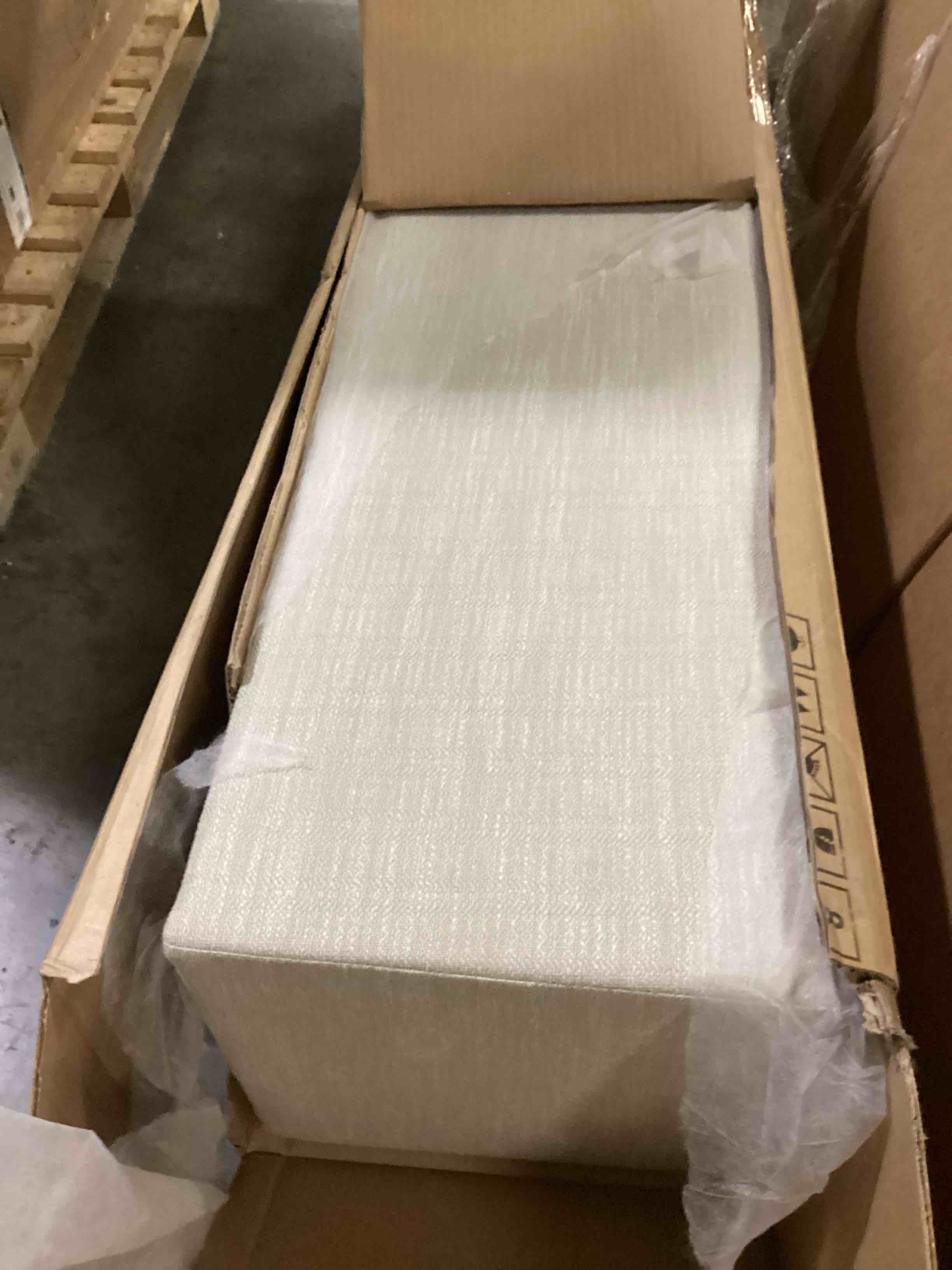 https://s3.amazonaws.com/lotting-images-prod/bidfta/ORG5797102_1722267981013.jpeg