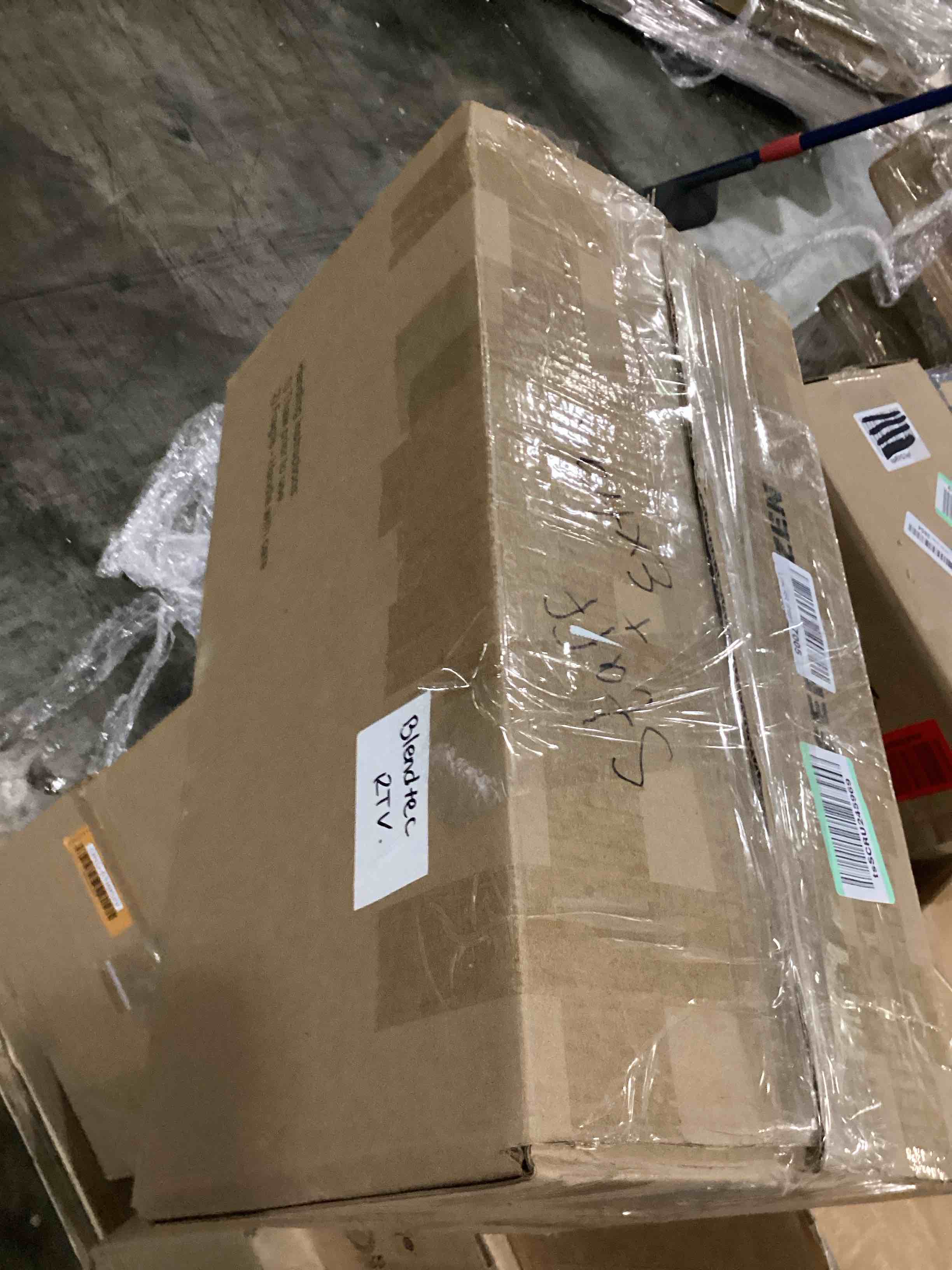 https://s3.amazonaws.com/lotting-images-prod/bidfta/ORG5799542_1722626681778.jpeg