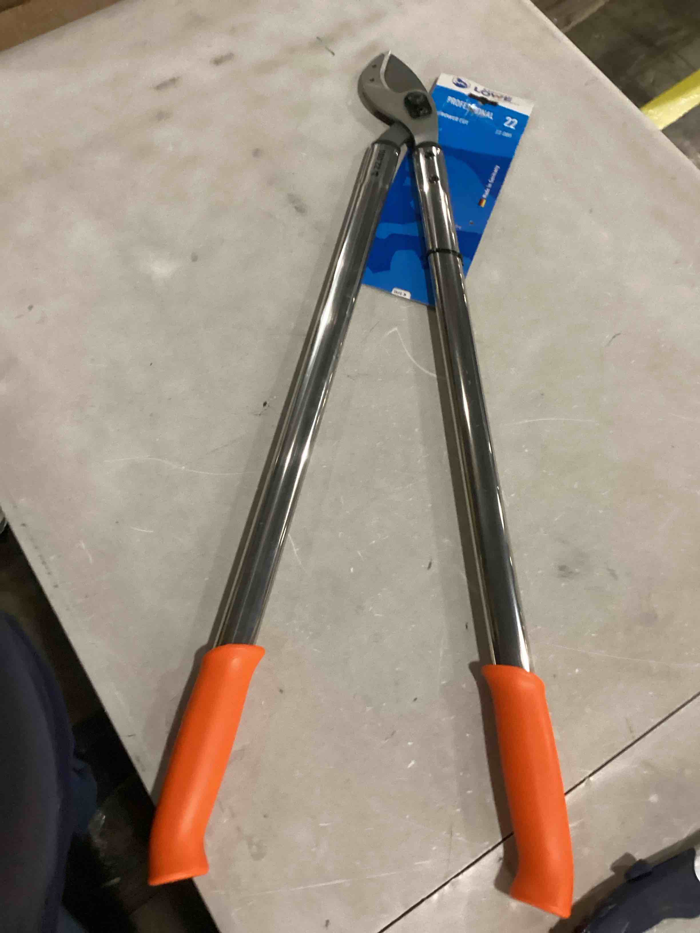 https://s3.amazonaws.com/lotting-images-prod/bidfta/ORG5800718_1723741294504.jpeg