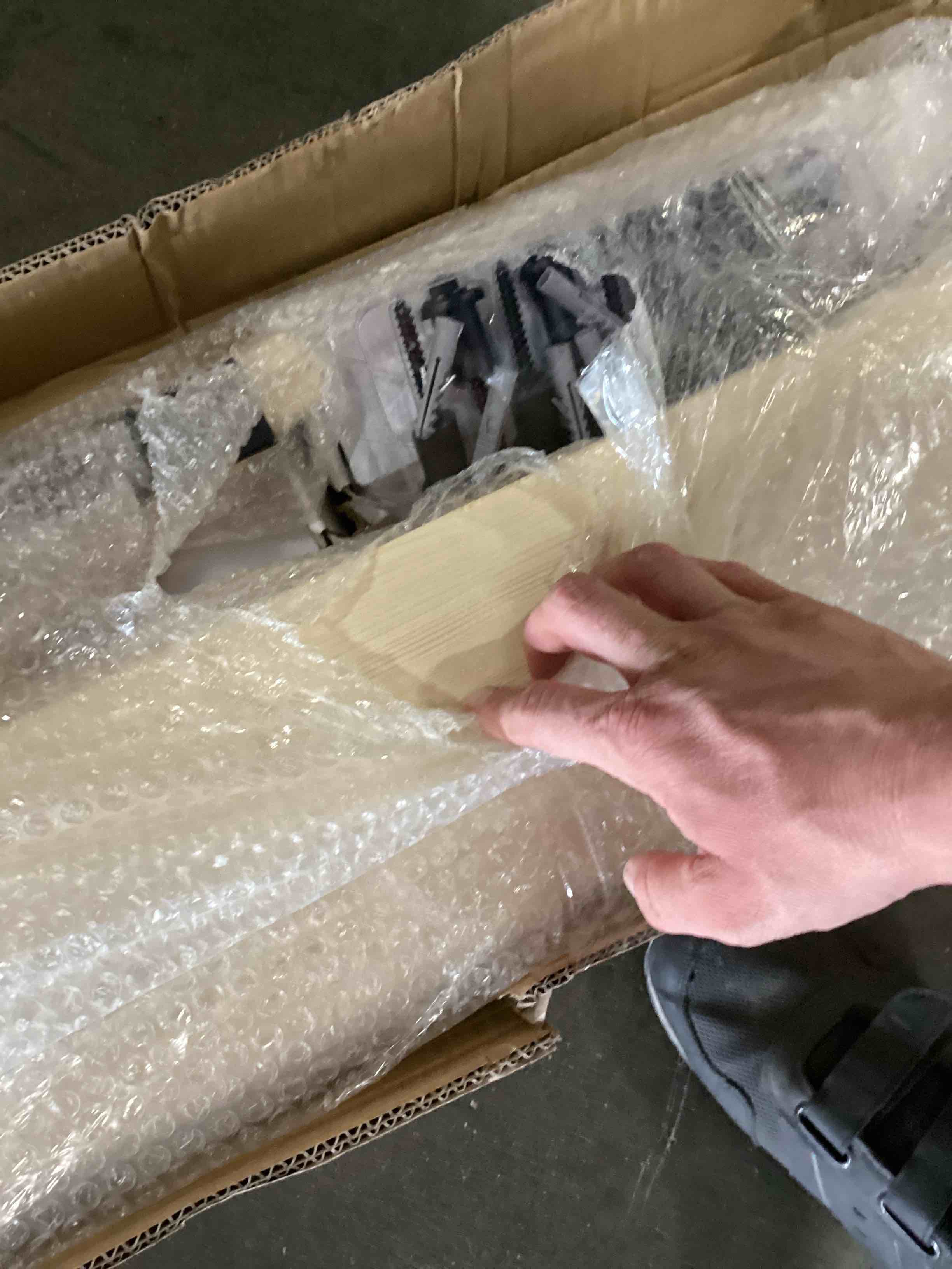 https://s3.amazonaws.com/lotting-images-prod/bidfta/ORG5802736_1722450389093.jpeg