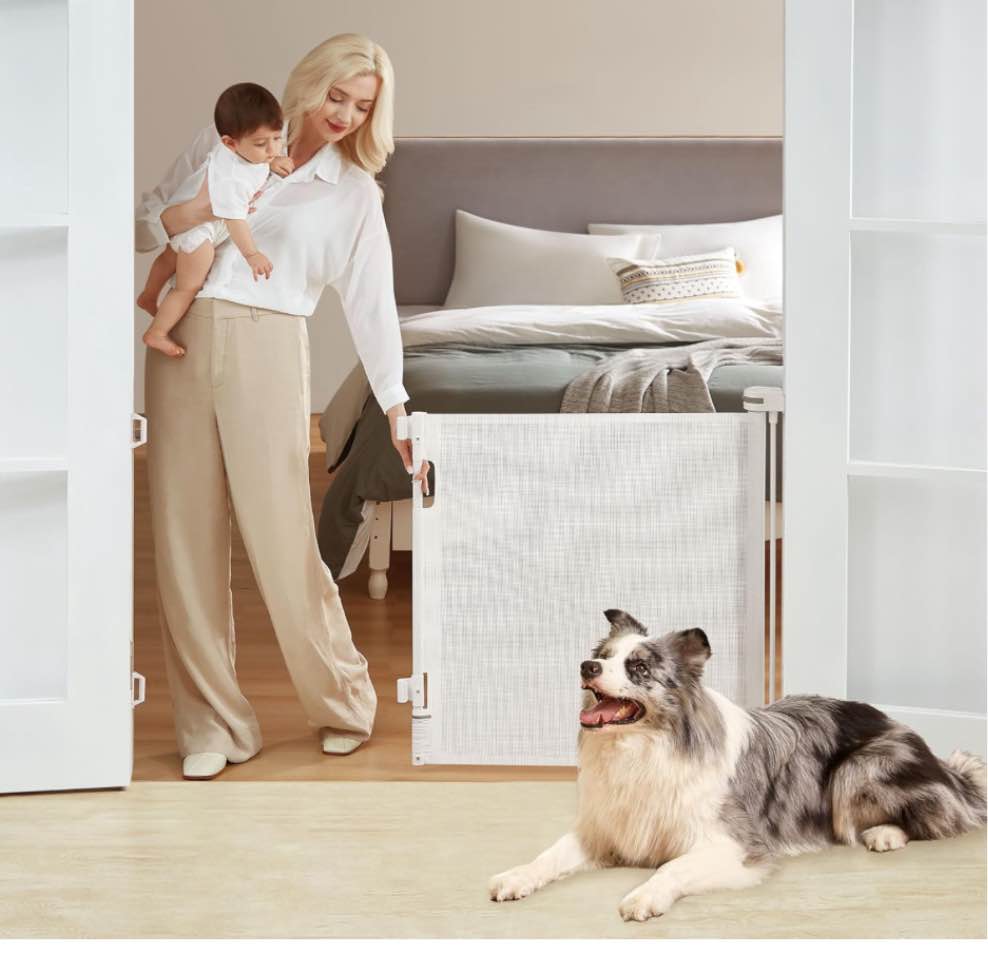 Retractable Baby Gate Space-Saving Pet Gate, 34? in Height & Extends up to 55? in Width, One-Handed Use, Indoor Outdoor Safety Mesh Gate for Stair, Doorway, Hallway, Keep Toddler Dog Cat Safe