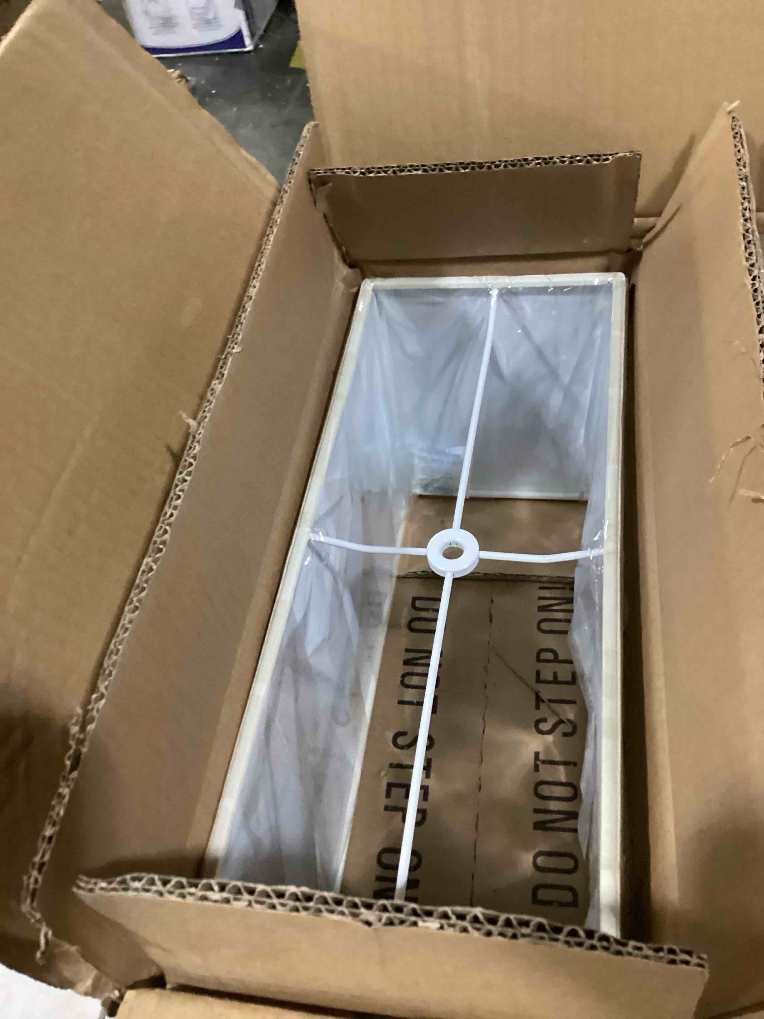 https://s3.amazonaws.com/lotting-images-prod/bidfta/ORG5803655_1723818447435.jpeg