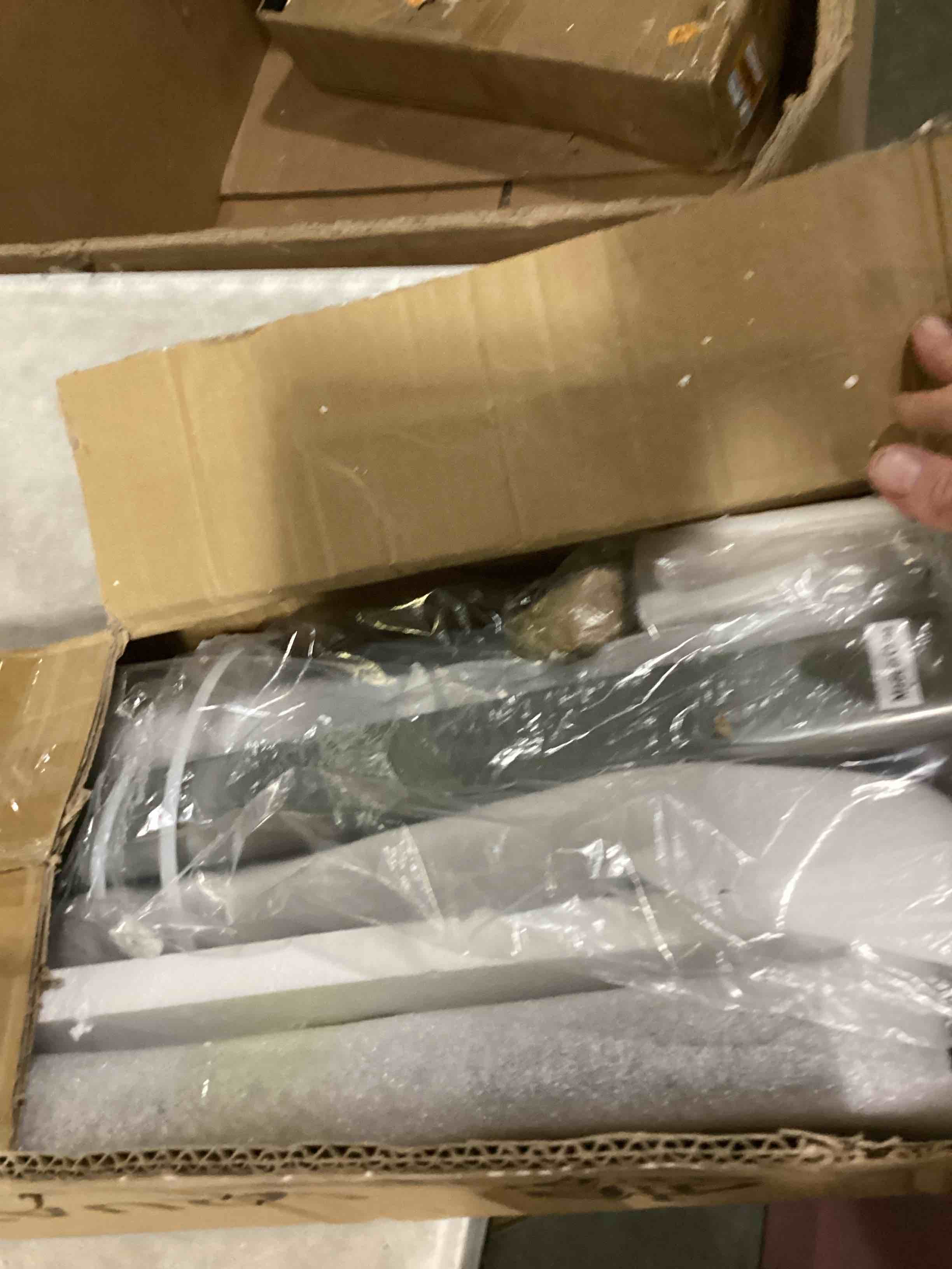 https://s3.amazonaws.com/lotting-images-prod/bidfta/ORG5803812_1724094396739.jpeg