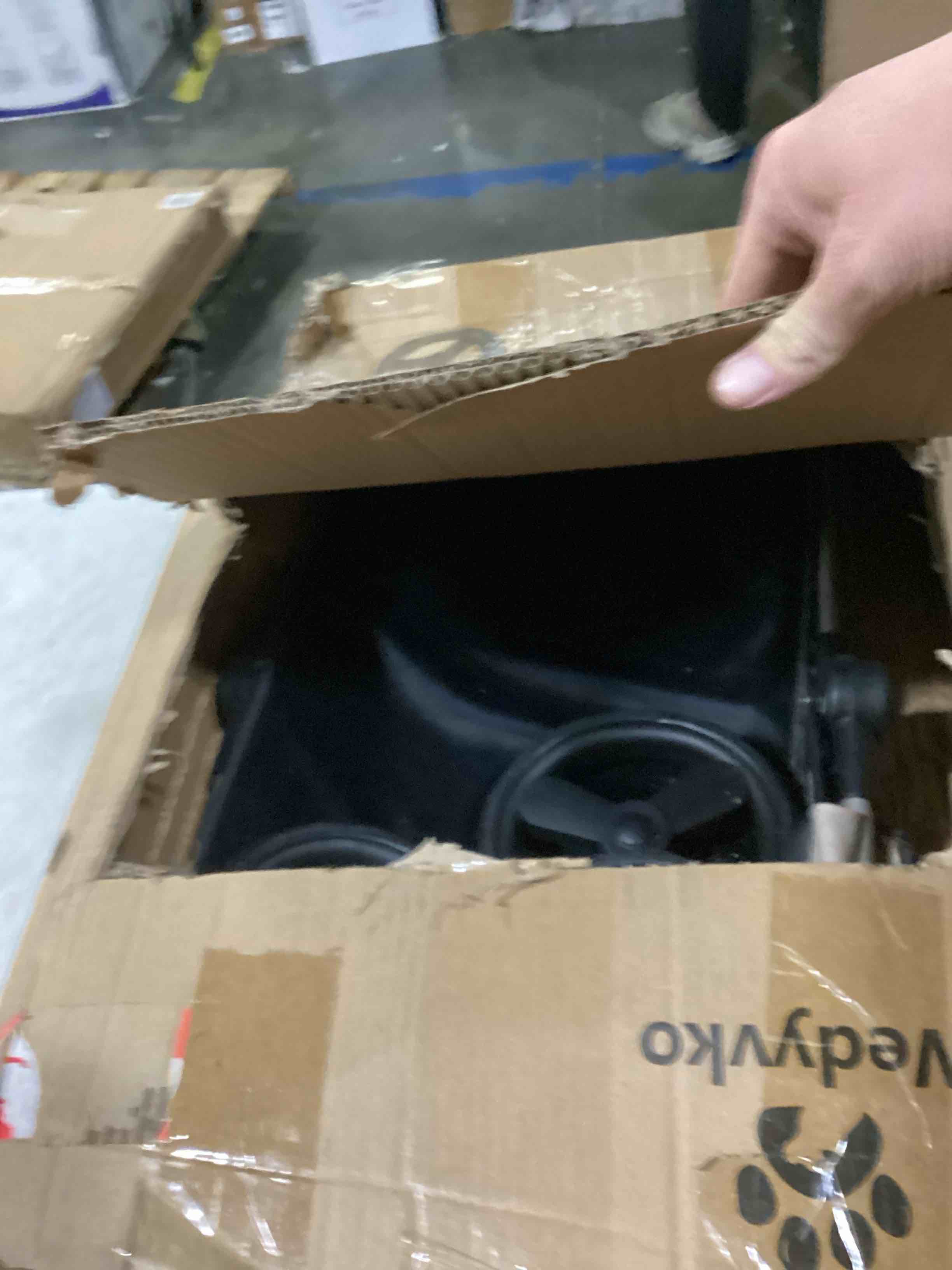https://s3.amazonaws.com/lotting-images-prod/bidfta/ORG5803874_1724168216116.jpeg