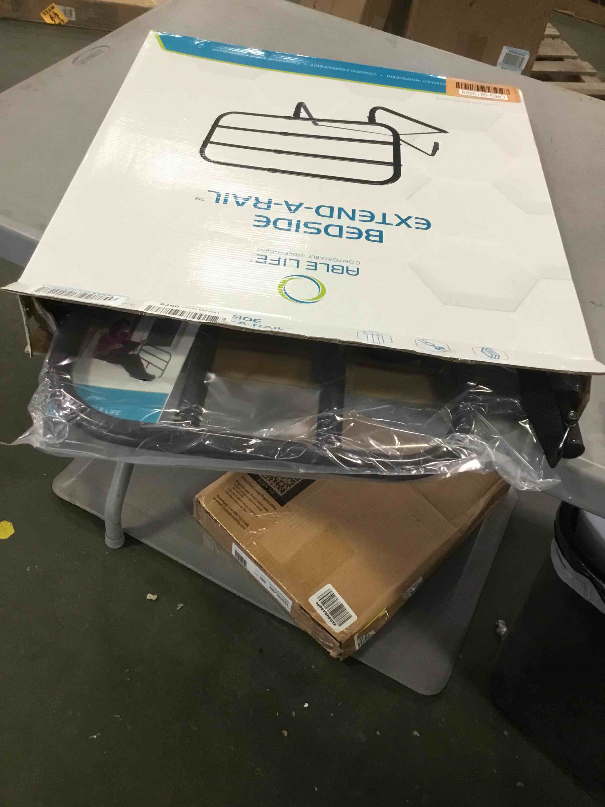 https://s3.amazonaws.com/lotting-images-prod/bidfta/ORG5810559_1706818656646.jpeg