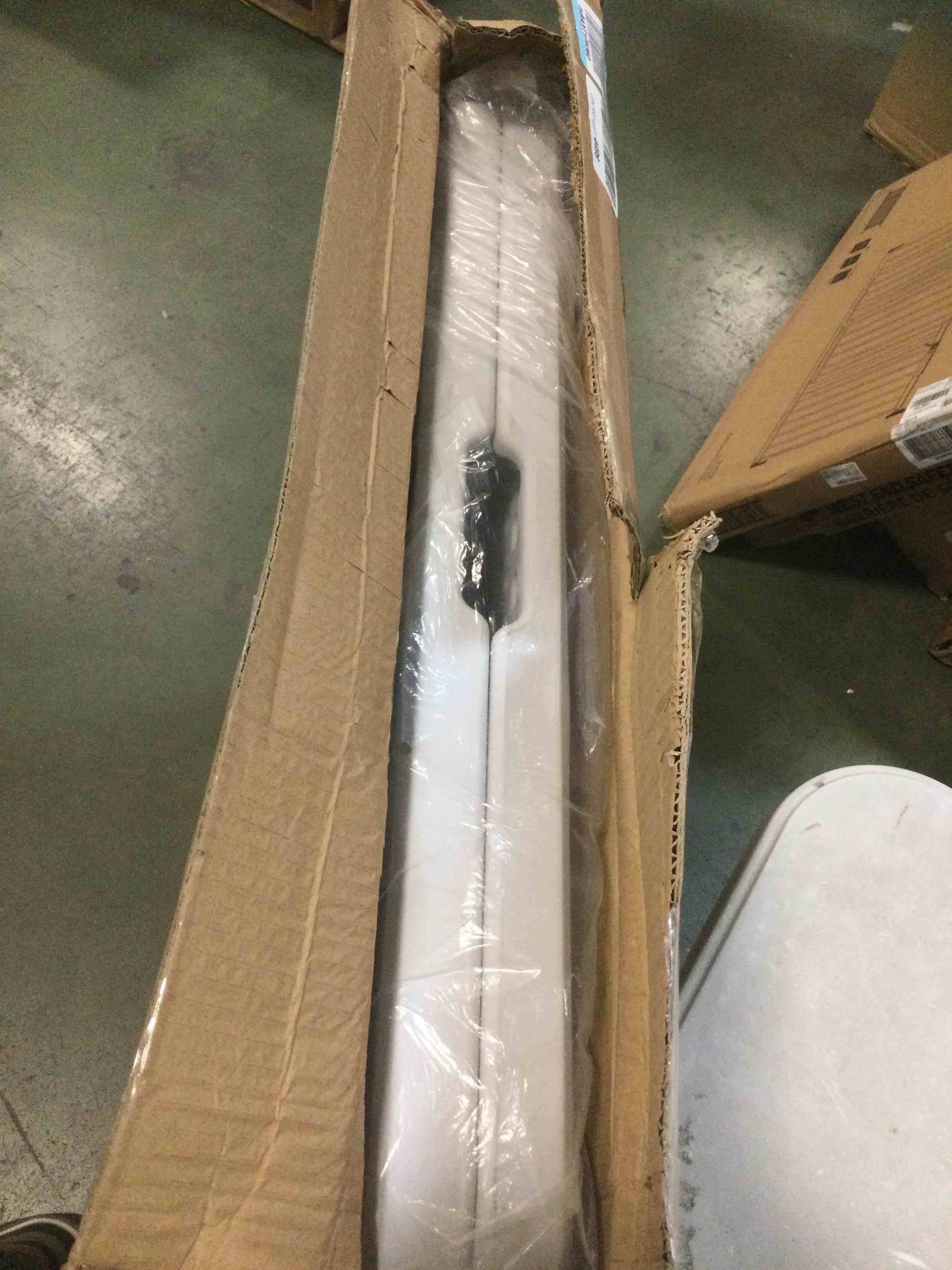 https://s3.amazonaws.com/lotting-images-prod/bidfta/ORG5813455_1706883579610.jpeg