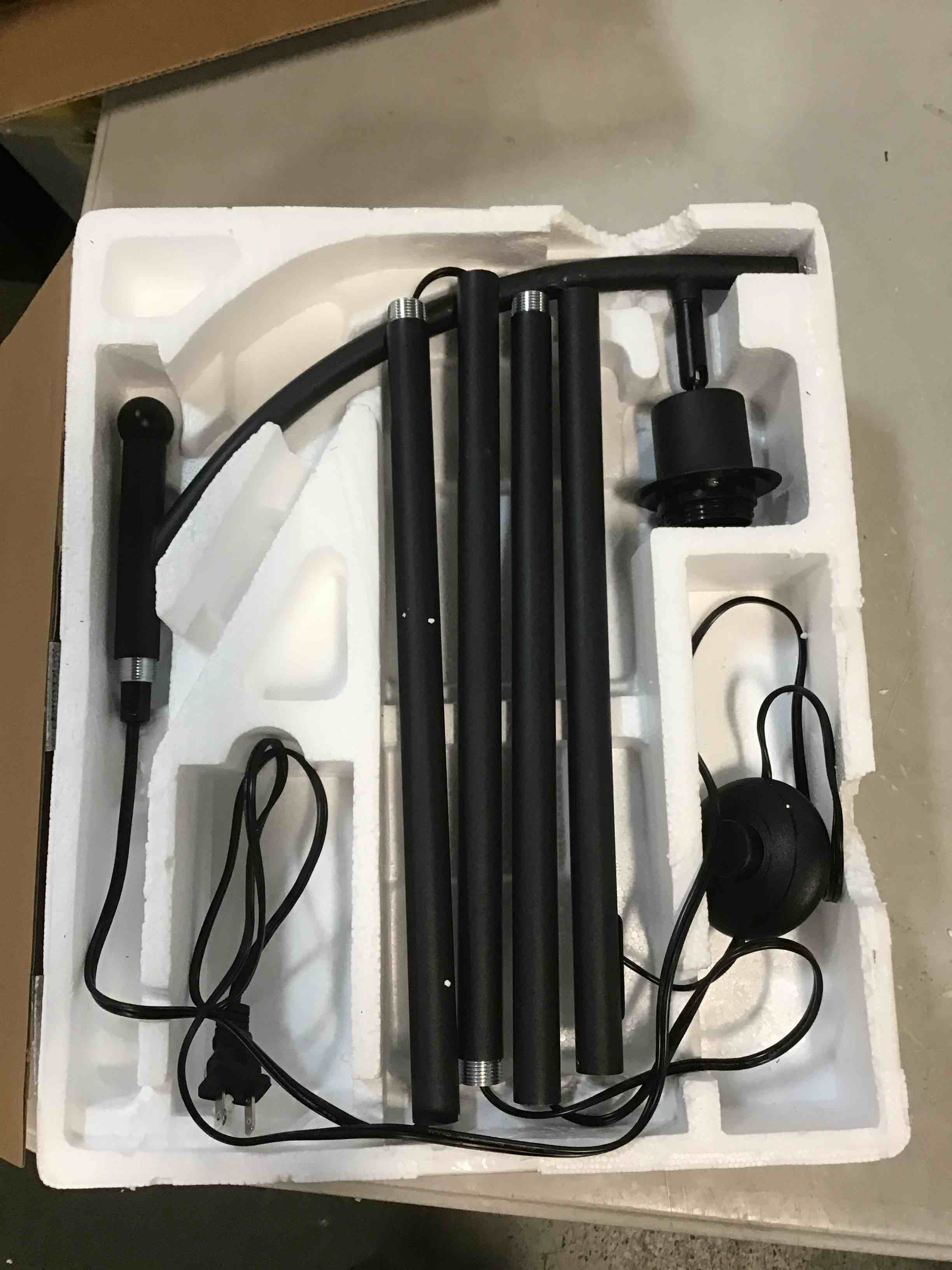 https://s3.amazonaws.com/lotting-images-prod/bidfta/ORG5814090_1708117597827.jpeg